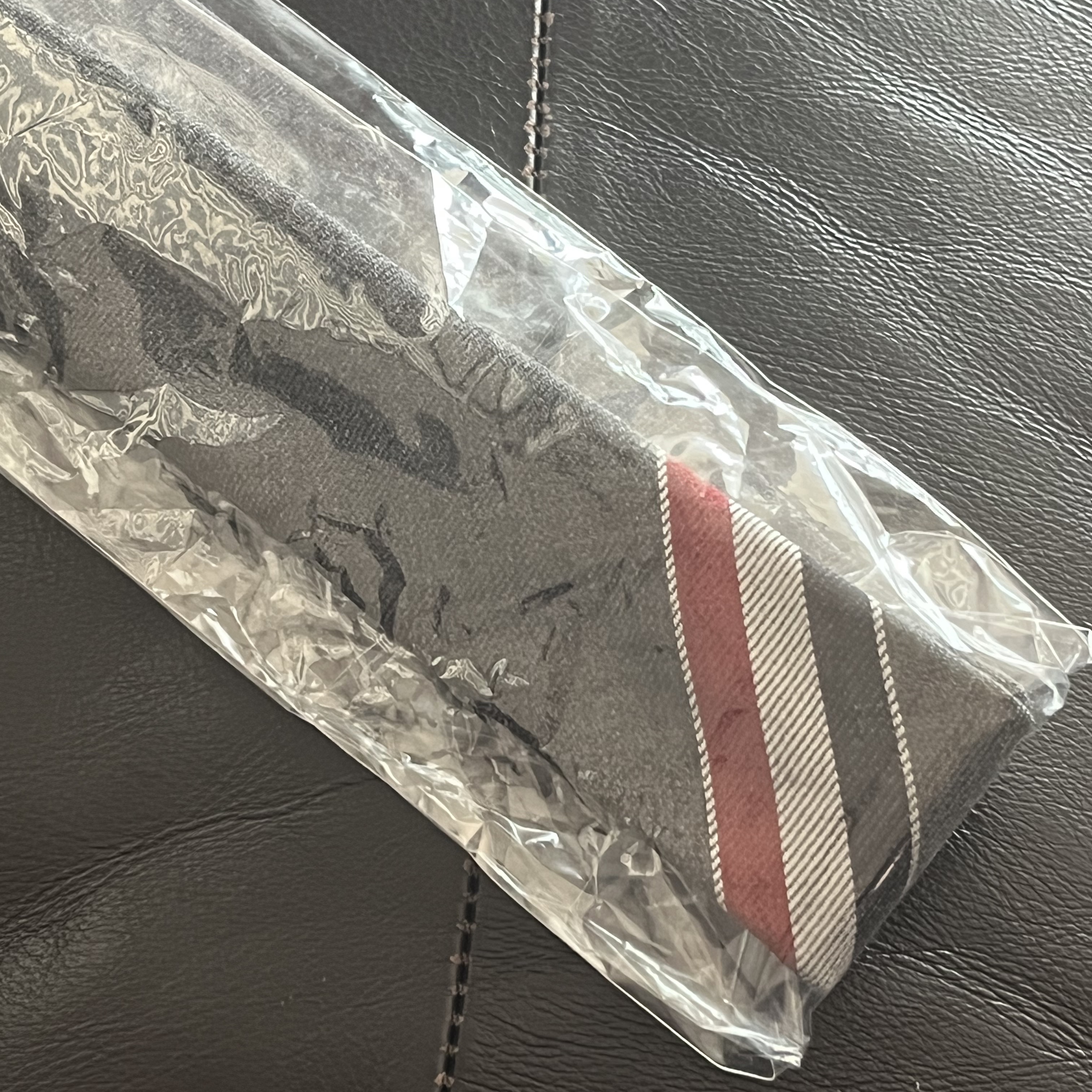 Thom Browne Engineered Stripe Necktie in Wool Dark Grey 착용 스타일