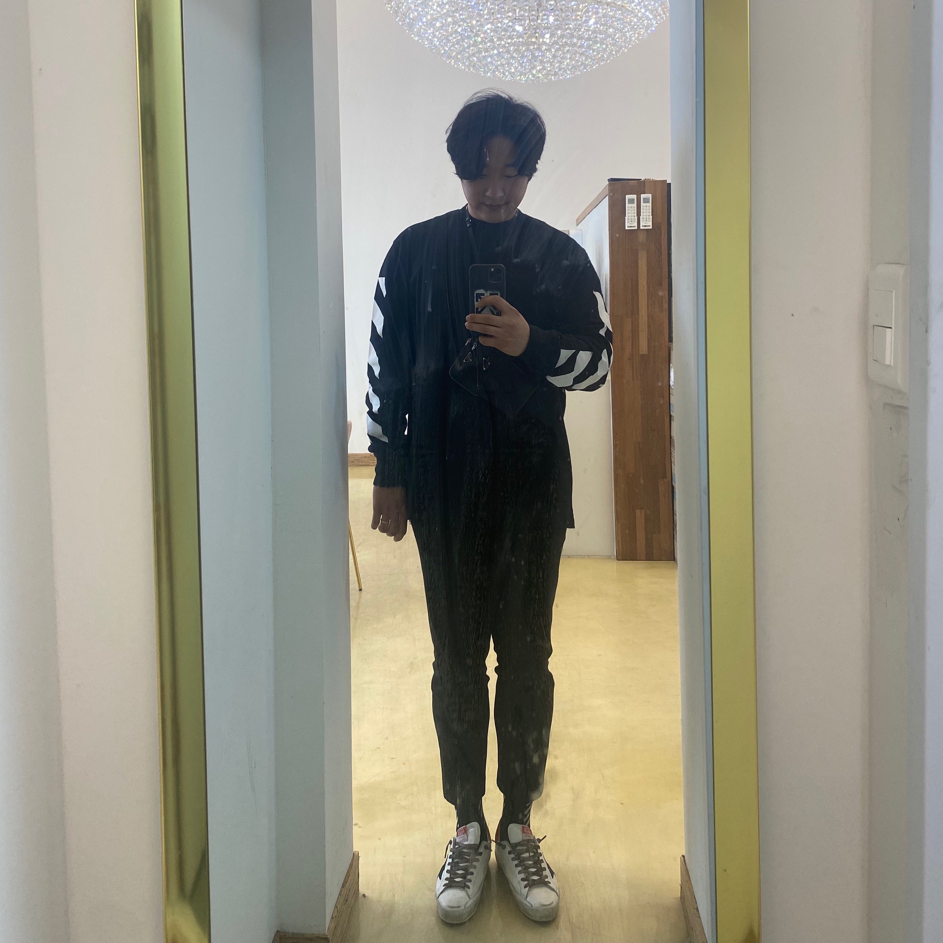 Prada Two Re-Nylon Pouches Black, Golden Goose Superstar White Orange Heel Tab Sneakers 착용 스타일 - 1