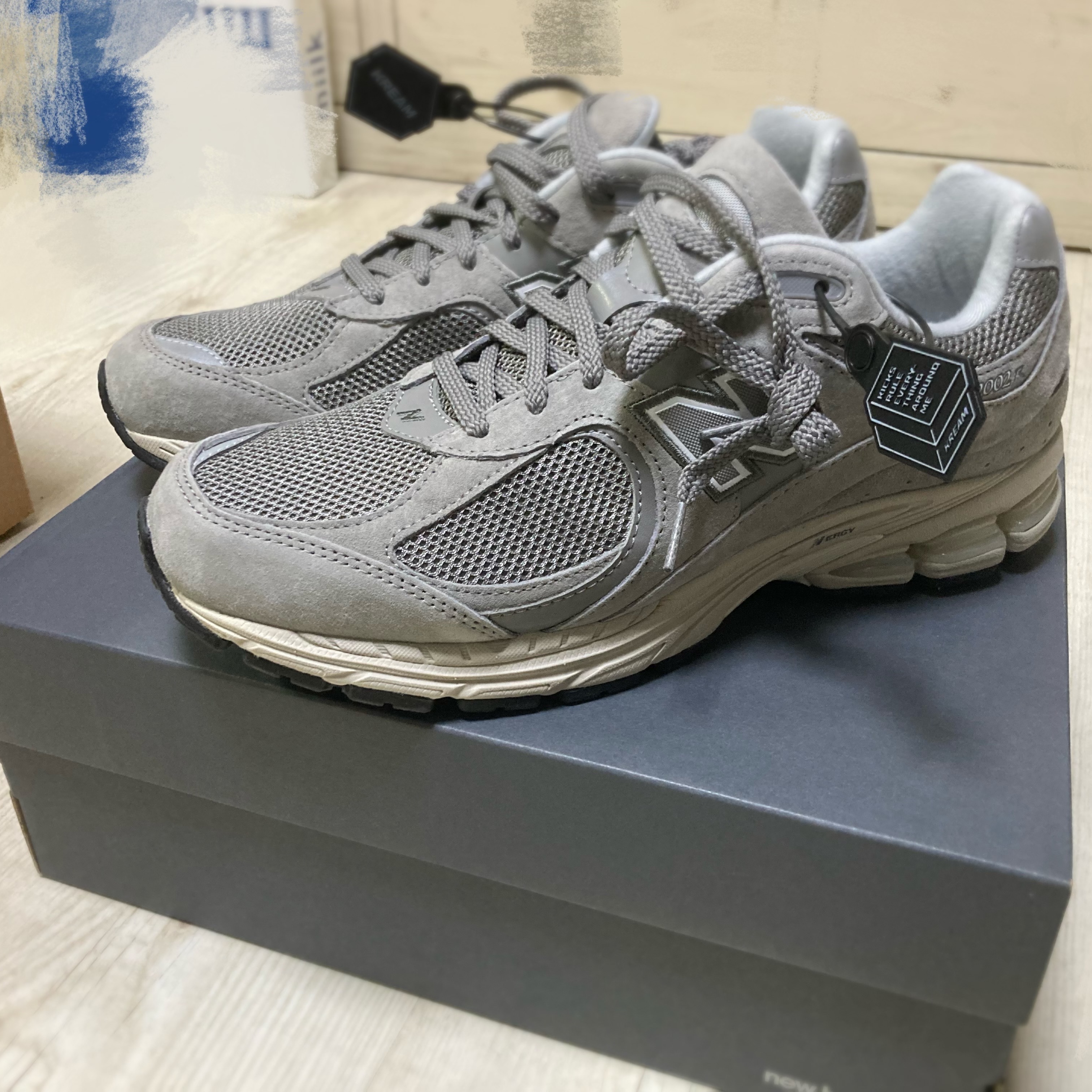 New Balance 2002R Grey 착용 스타일