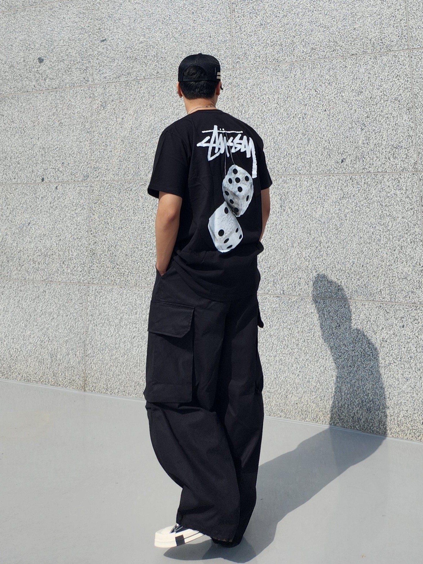 Stussy Fuzzy Dice T-Shirt Black, Converse x Drkshdw Turbodrk Chuck 70 Hi Black Lacquered Denim 착용 스타일 - 2