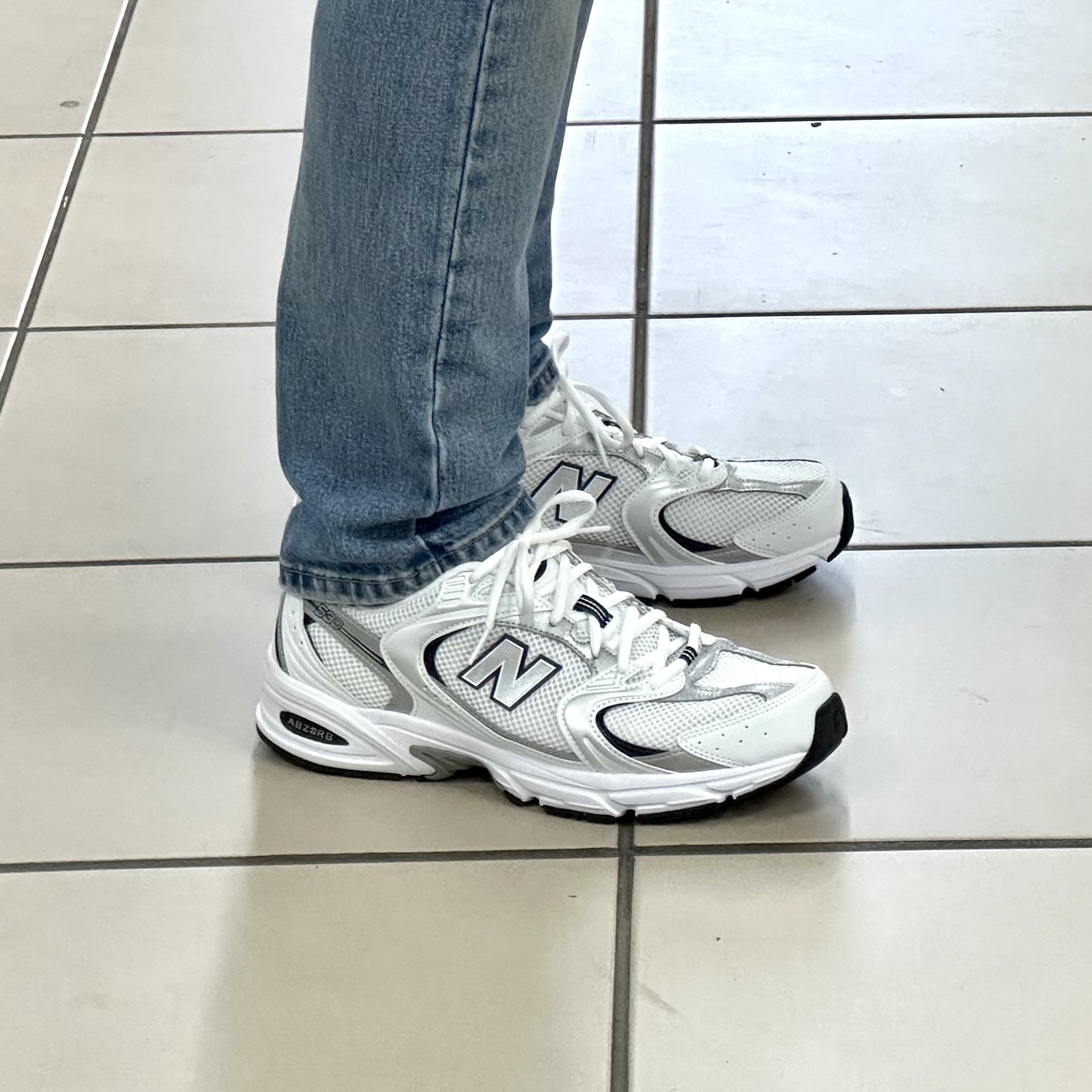 New Balance 530 White 착용 스타일 - 1