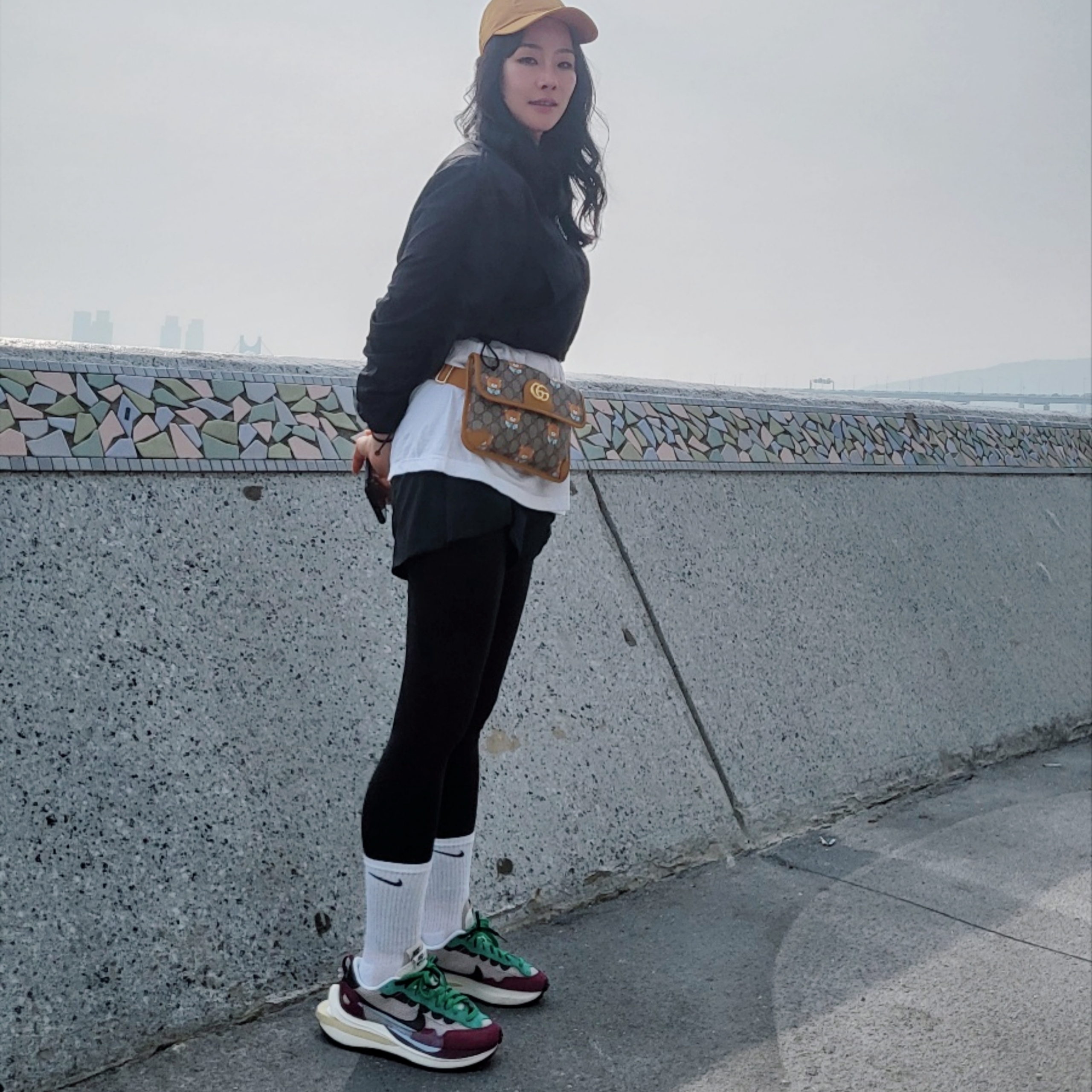 Nike x Sacai VaporWaffle String & Black Villain Red 착용 스타일