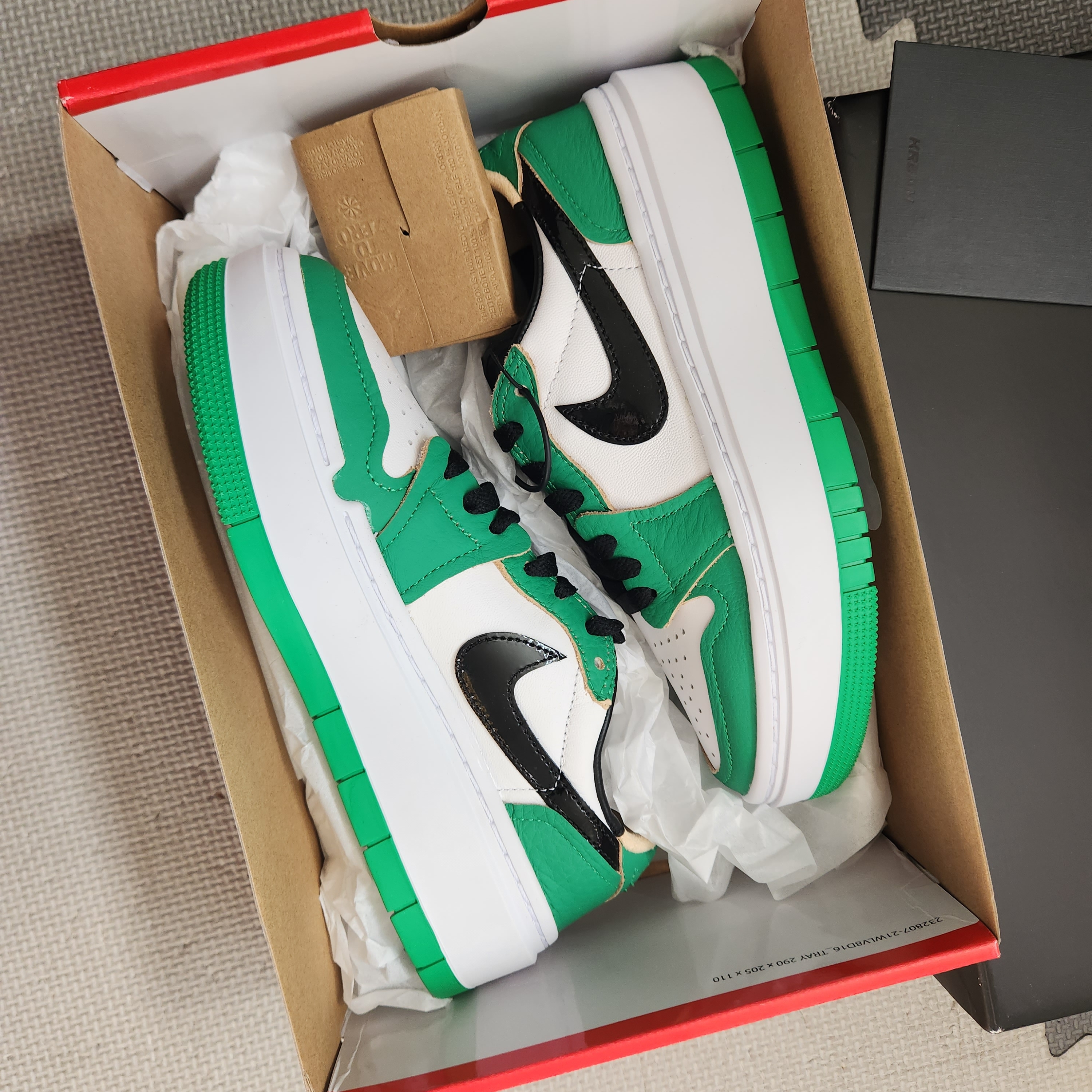 (W) Jordan 1 Elevate Low SE Lucky Green 착용 스타일 - 3