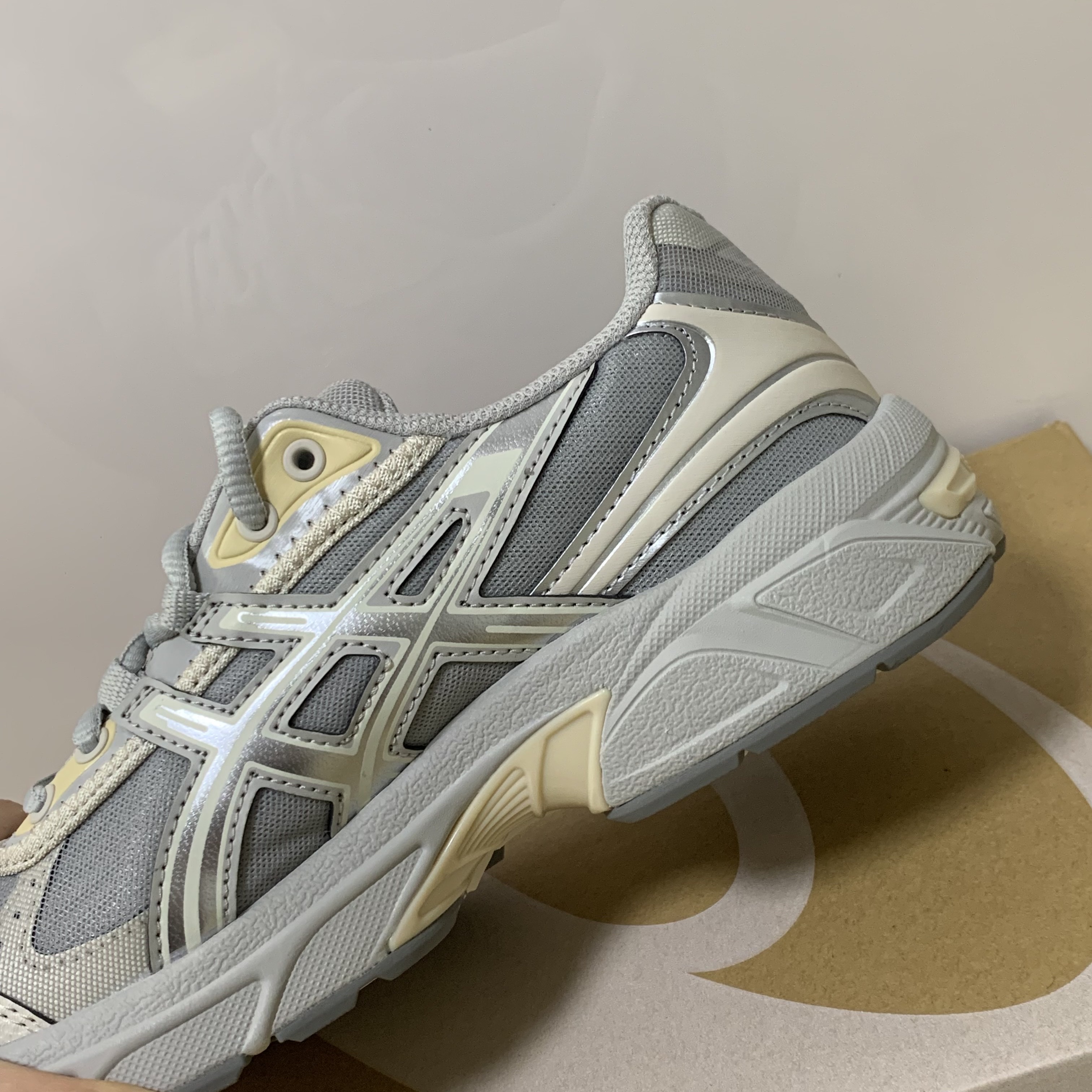 Asics Gel-1130 RE Oyster Grey Pure Silver 착용 스타일 - 2