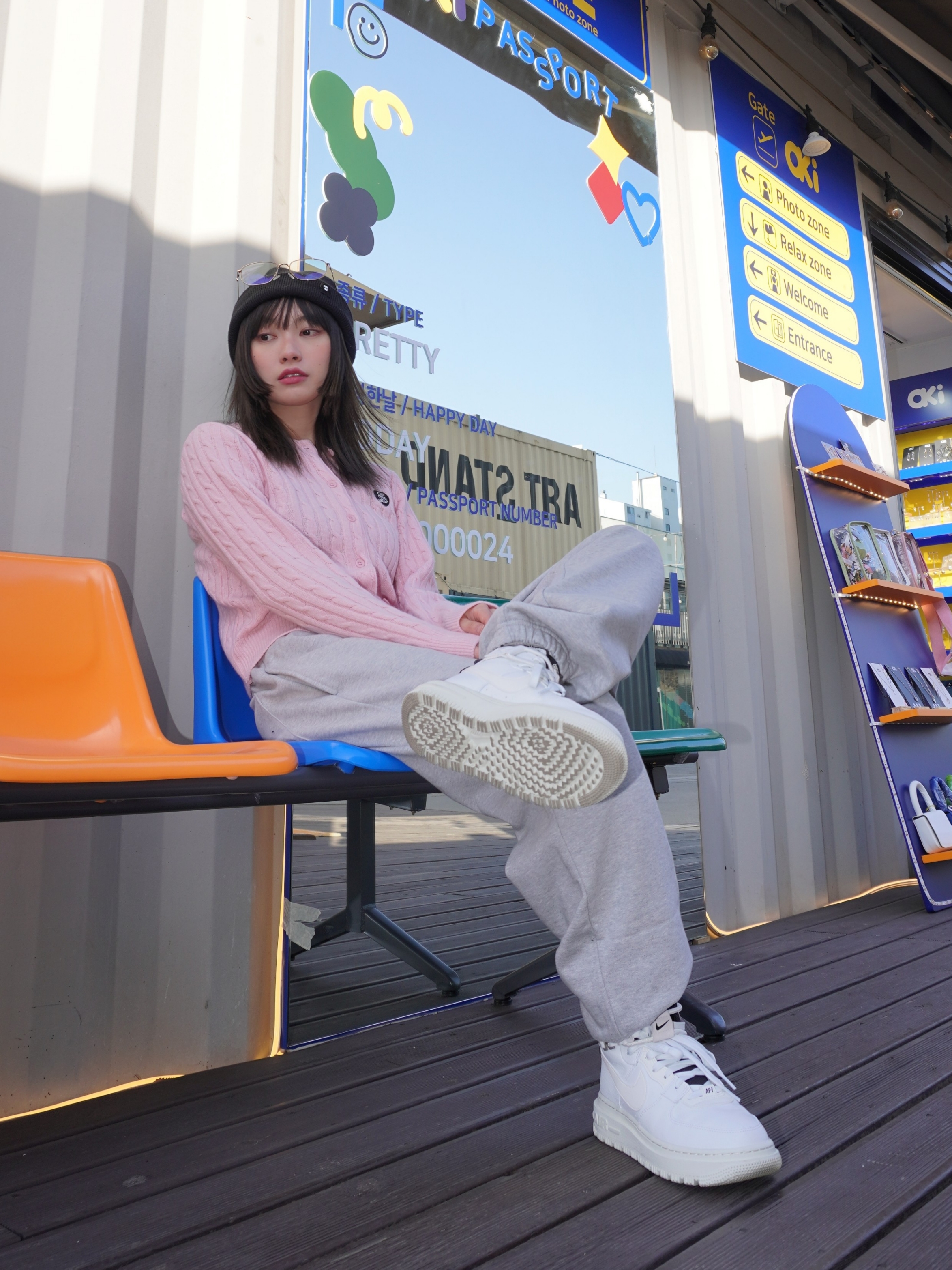 (W) Nike Air Force 1 High Utility 2.0 Summit White 착용 스타일 - 3
