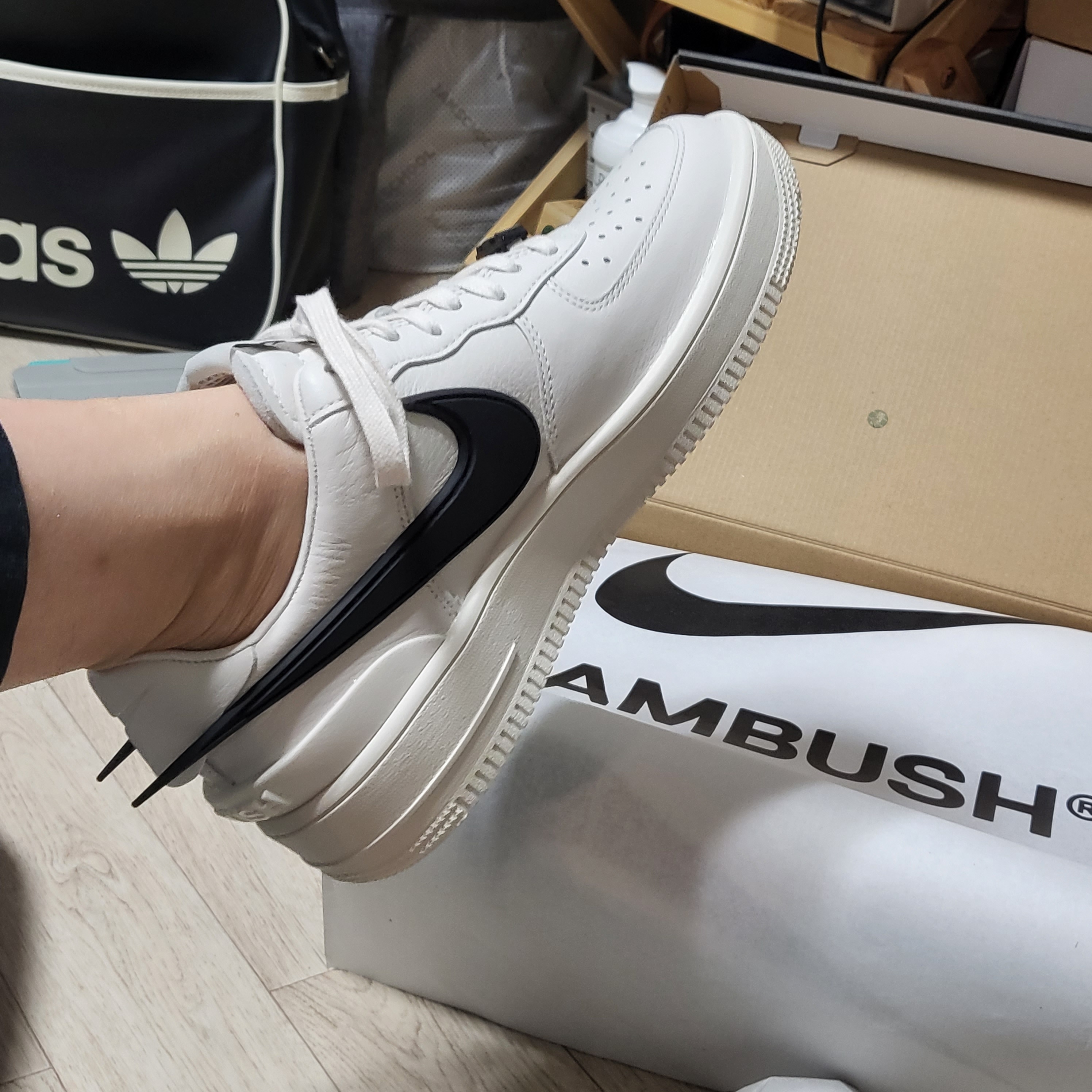 Nike x Ambush Air Force 1 Low SP Phantom 착용 스타일