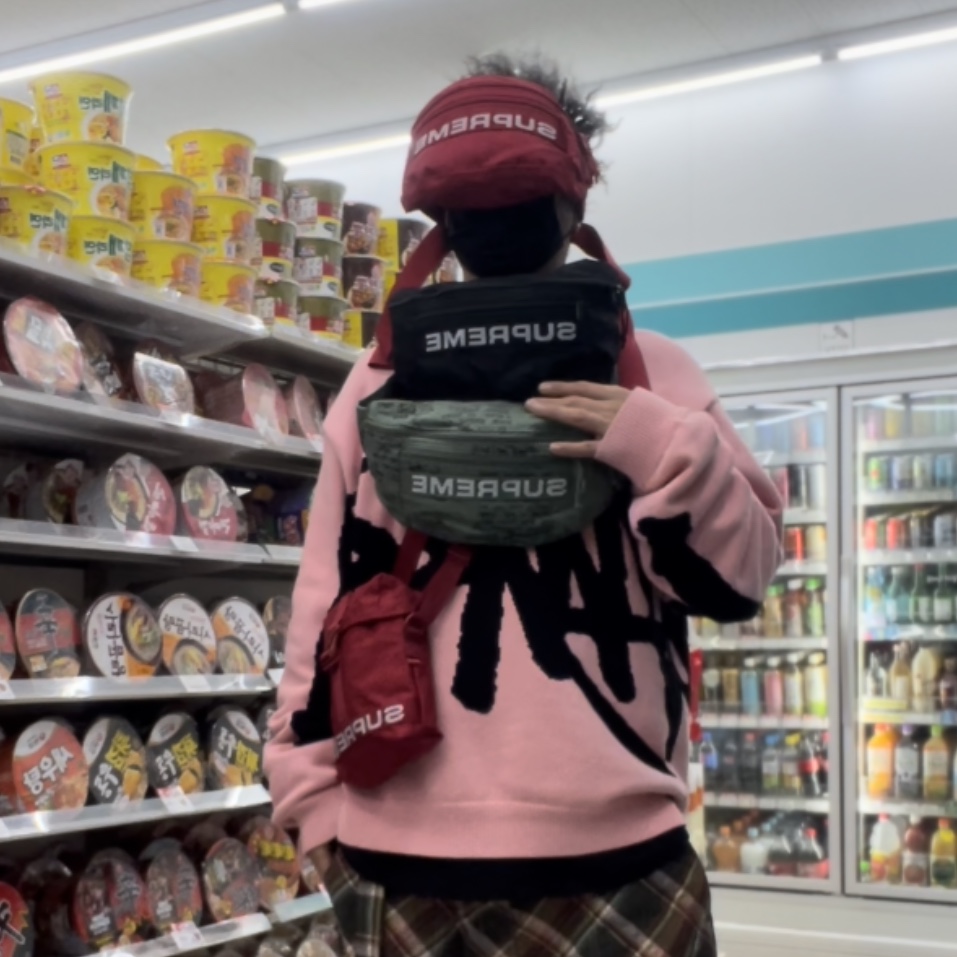 Supreme Field Side Bag Red - 23SS 착용 스타일 - 1