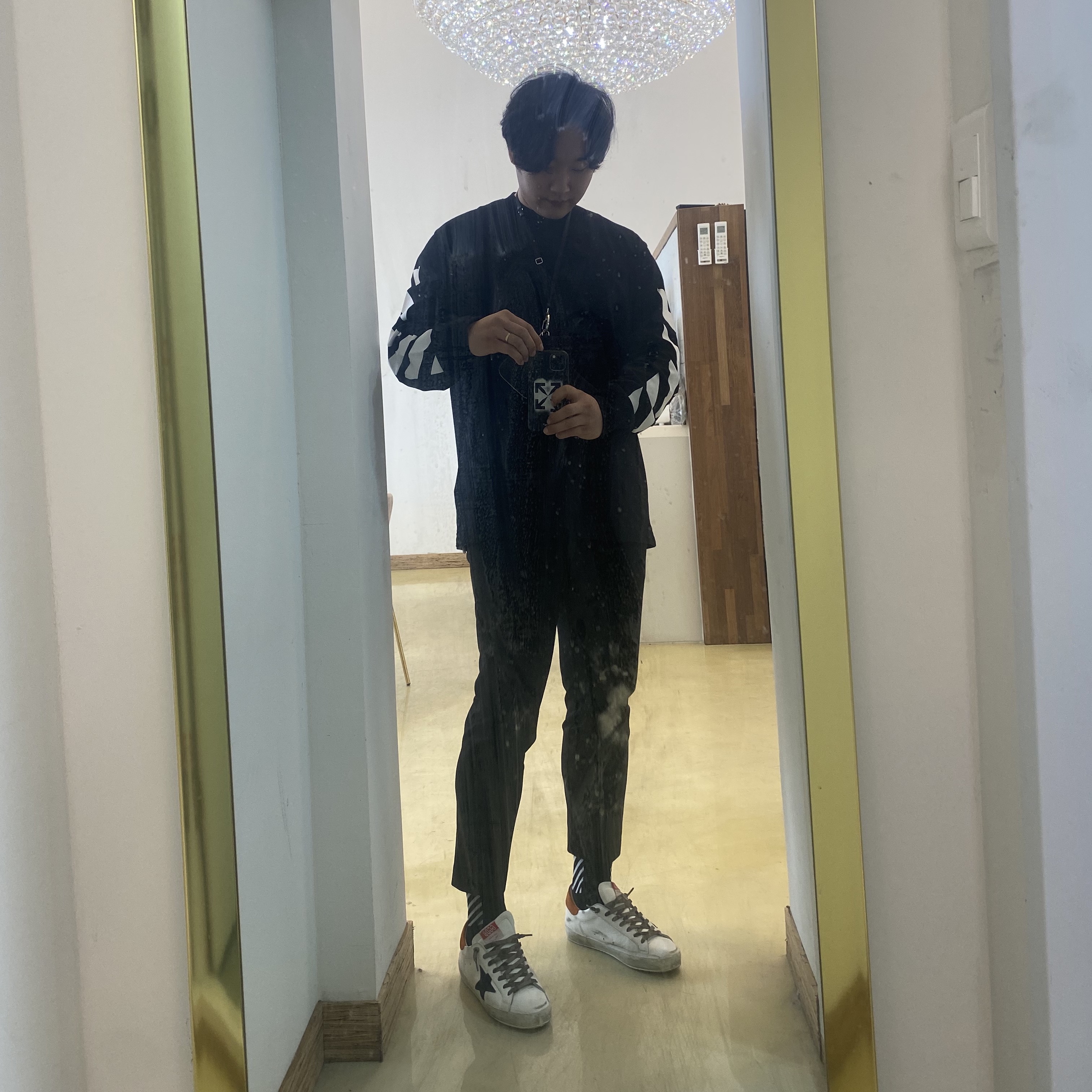 Prada Two Re-Nylon Pouches Black, Golden Goose Superstar White Orange Heel Tab Sneakers 착용 스타일 - 2