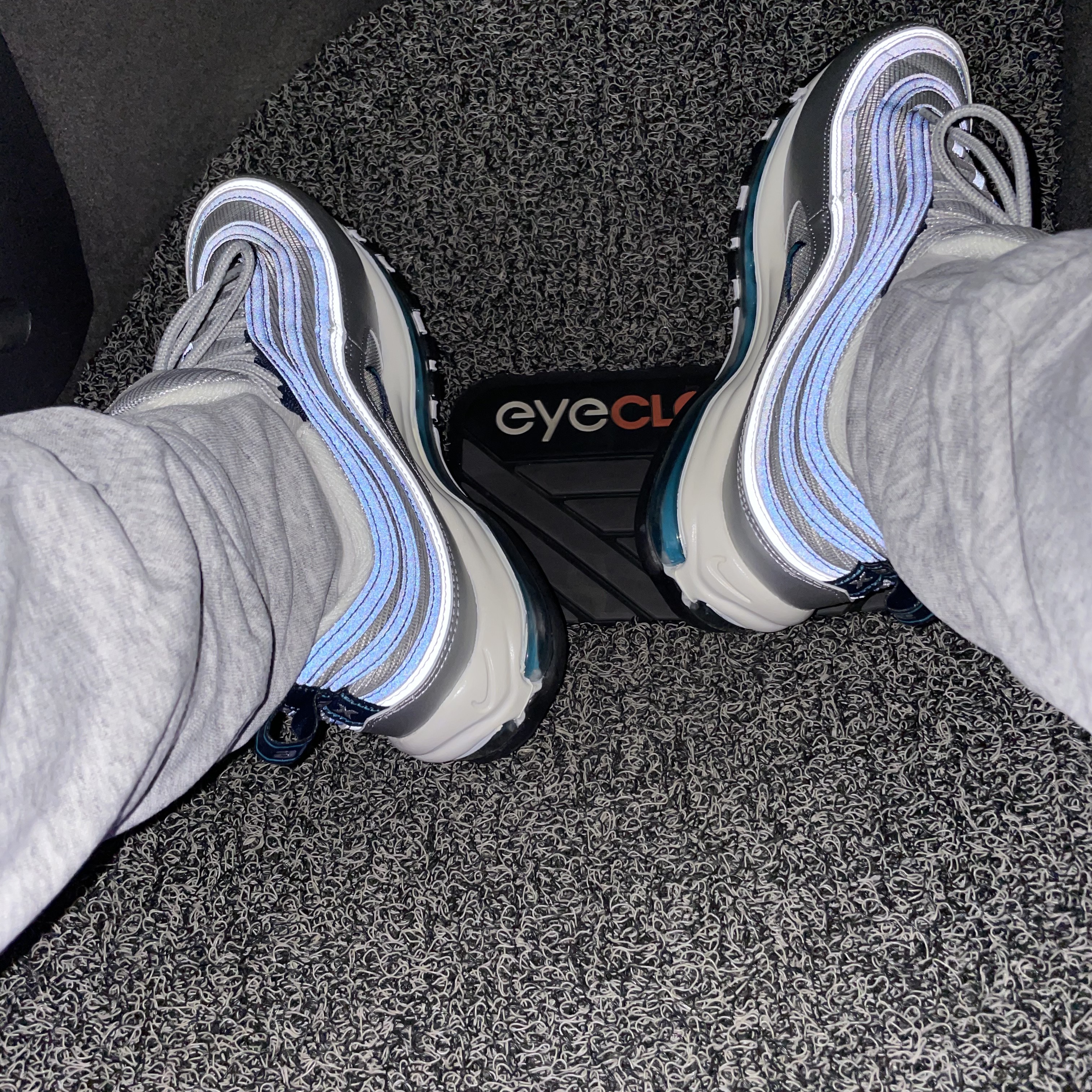 Nike Air Max 97 OG Metallic Silver and Chlorine Blue 착용 스타일 - 1