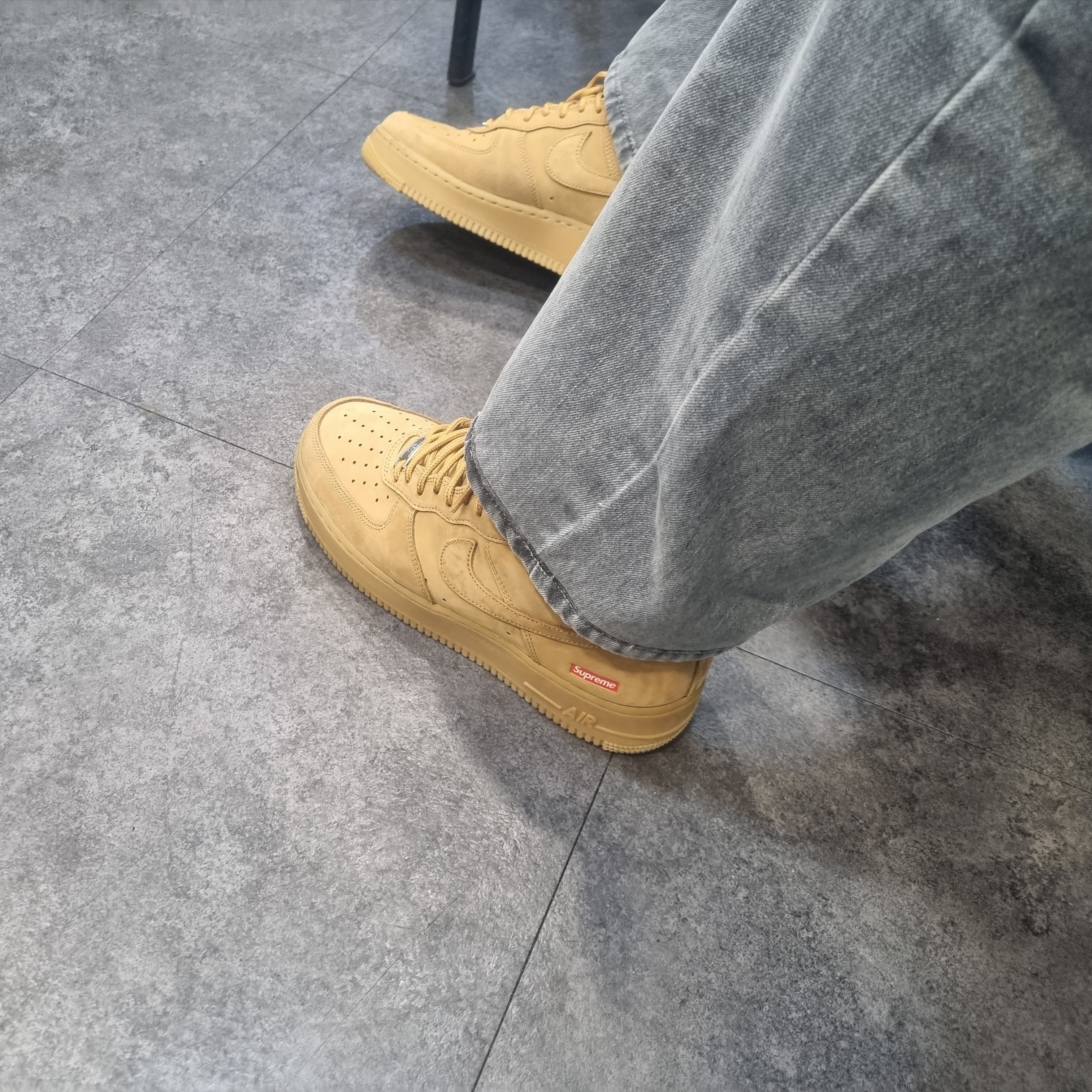 Nike x Supreme Air Force 1 Low Flax 착용 스타일