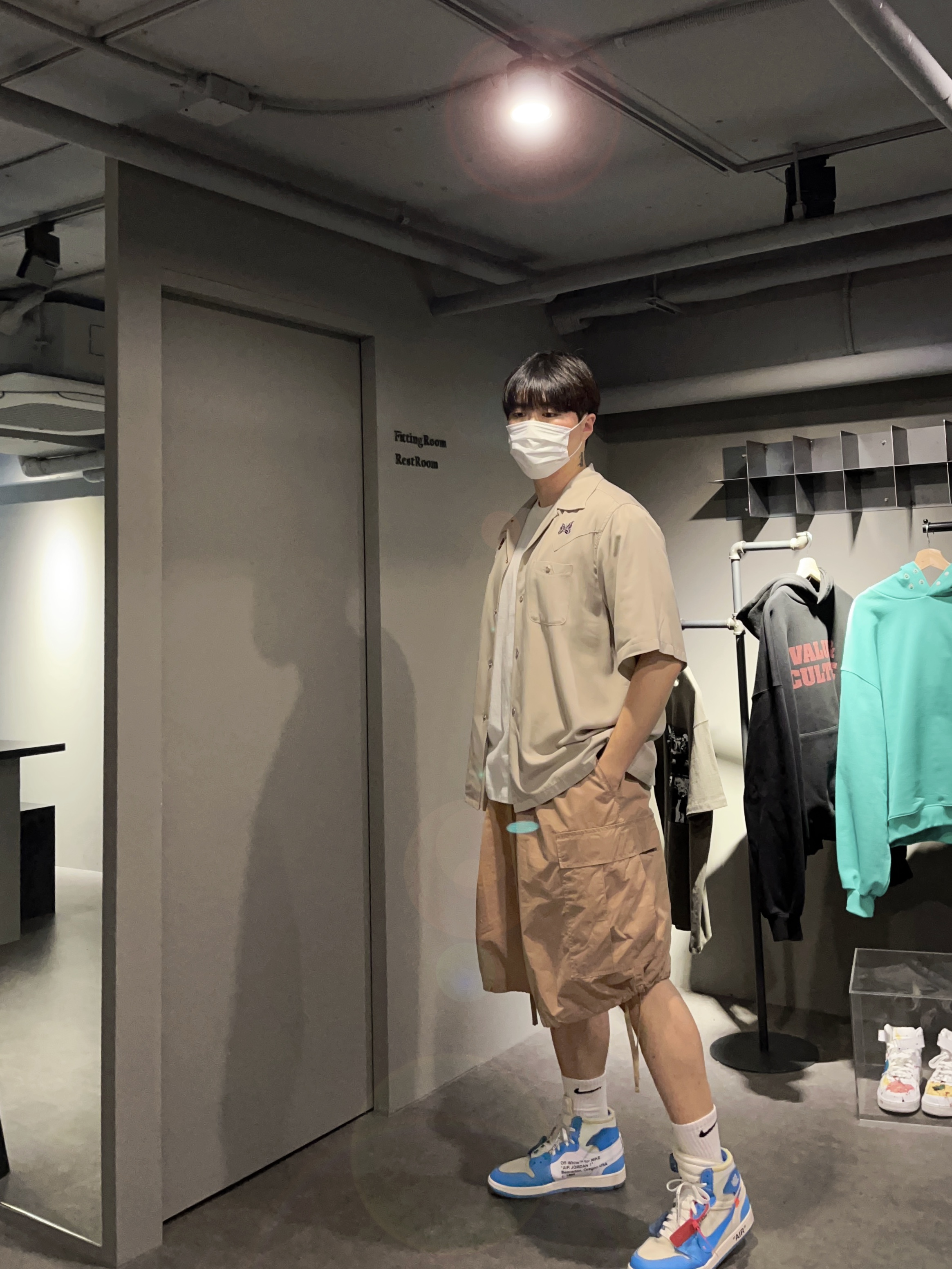 Needles S/S Cowboy One-Up Shirt Beige, Jordan 1 x Off-White Retro High University Blue 착용 스타일