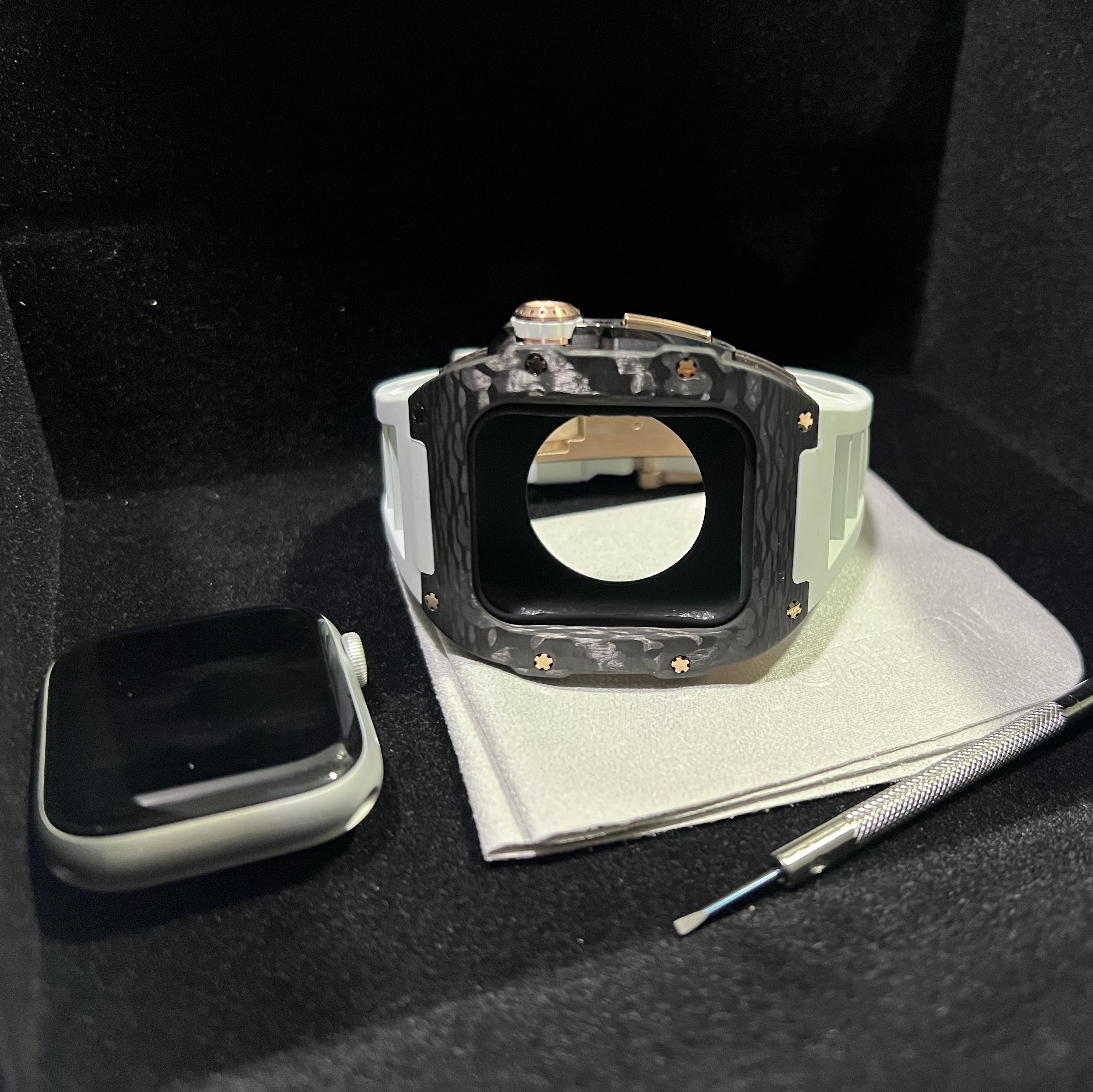 Apple Watch Series 8 45mm GPS Silver Aluminium Case with Sport Band White (Korean Ver.) 착용 스타일 - 5