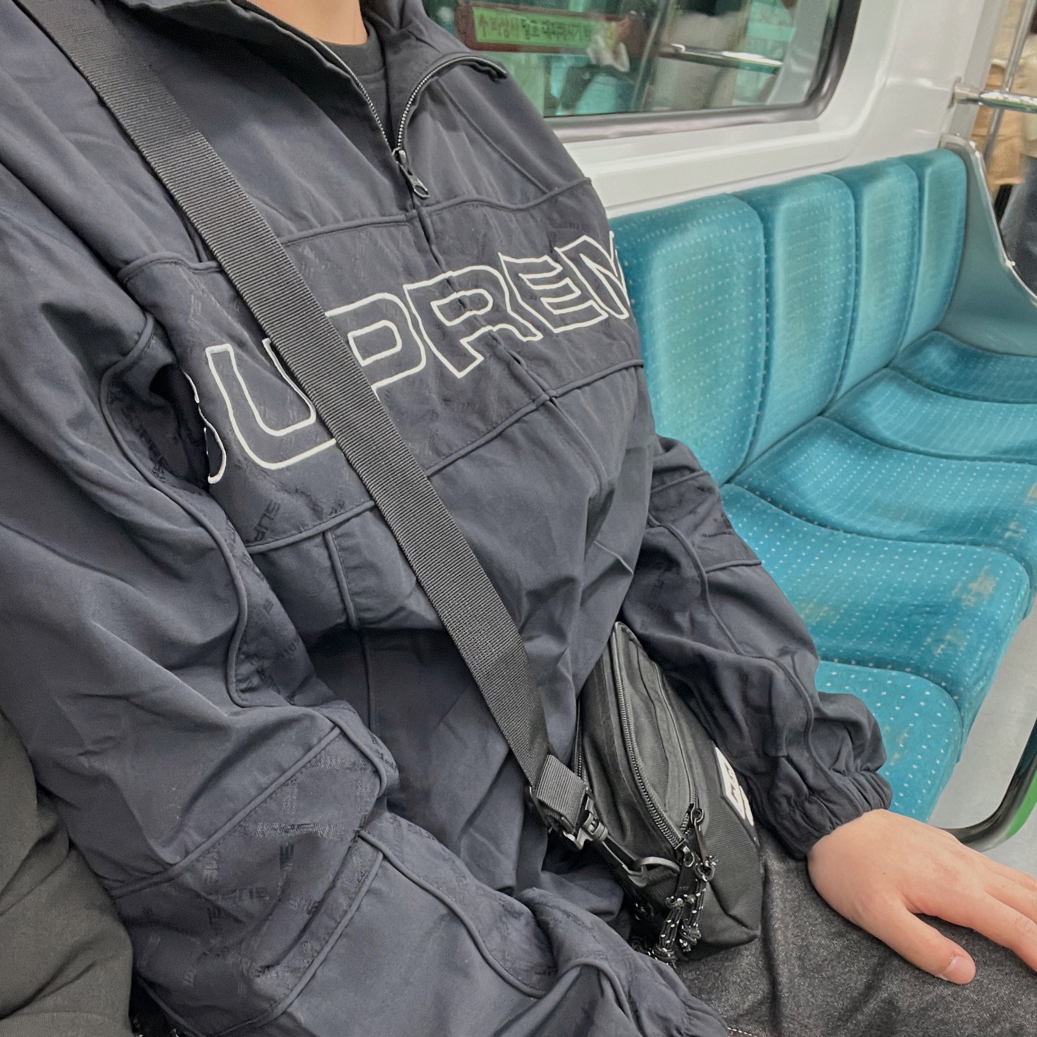 Supreme Jacquard Panel Track Jacket Black - 22FW 착용 스타일