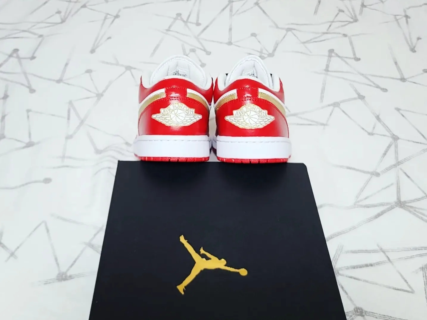 Jordan 1 Low Triple White 착용 스타일 - 5