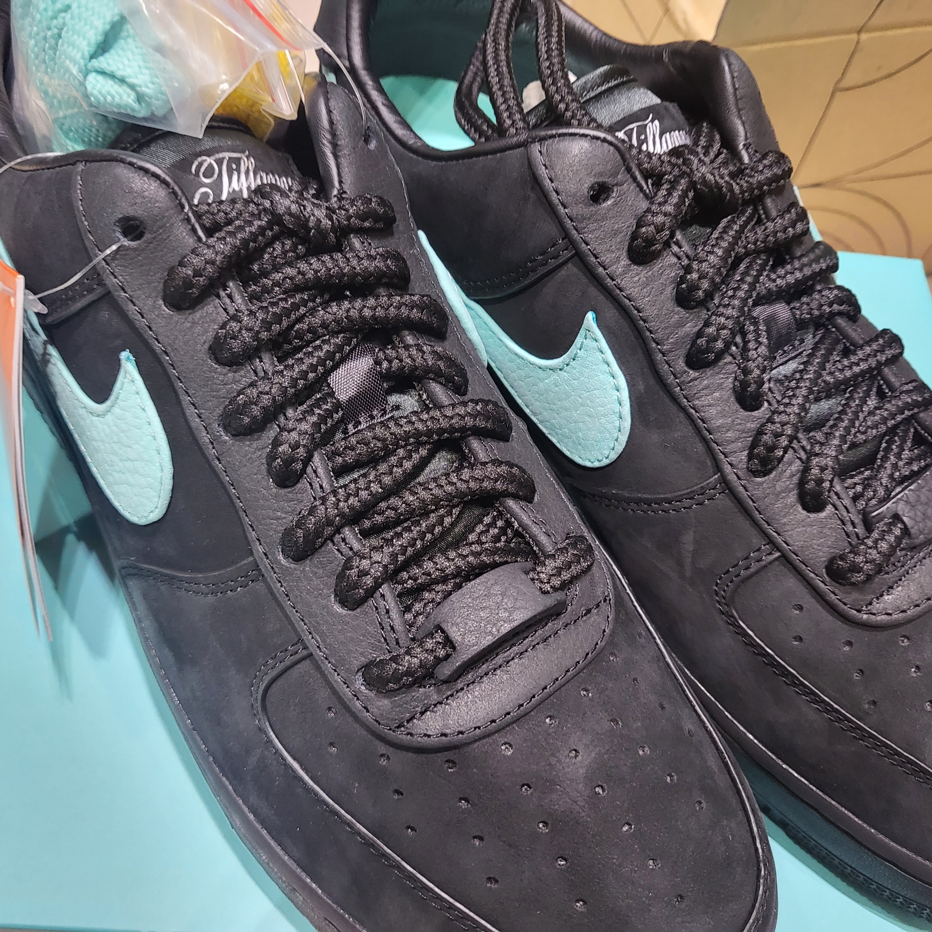 Nike x Tiffany & Co. Air Force 1 Low SP 1837 착용 스타일 - 1