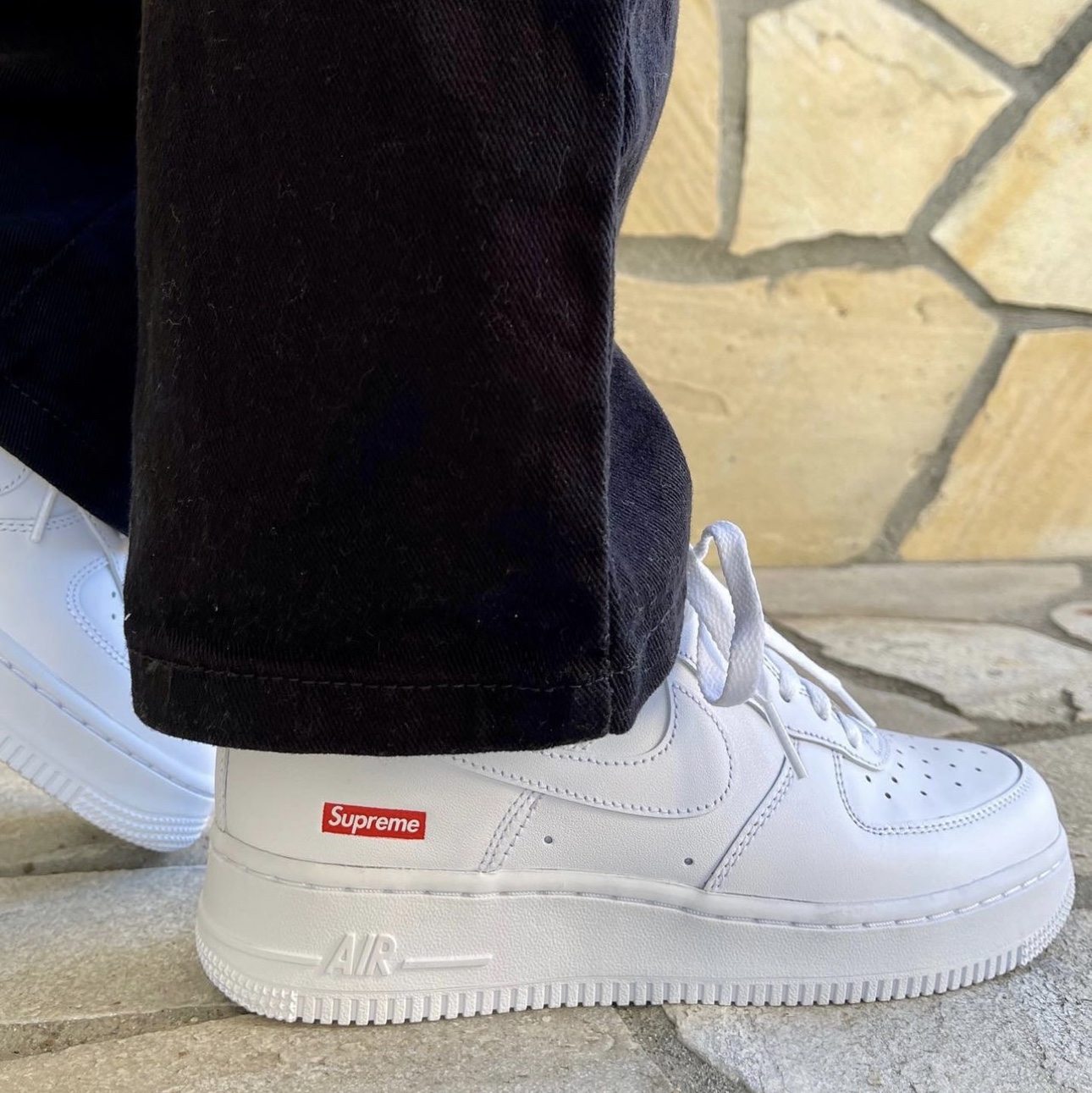 Nike x Supreme Air Force 1 Low White 착용 스타일 - 2