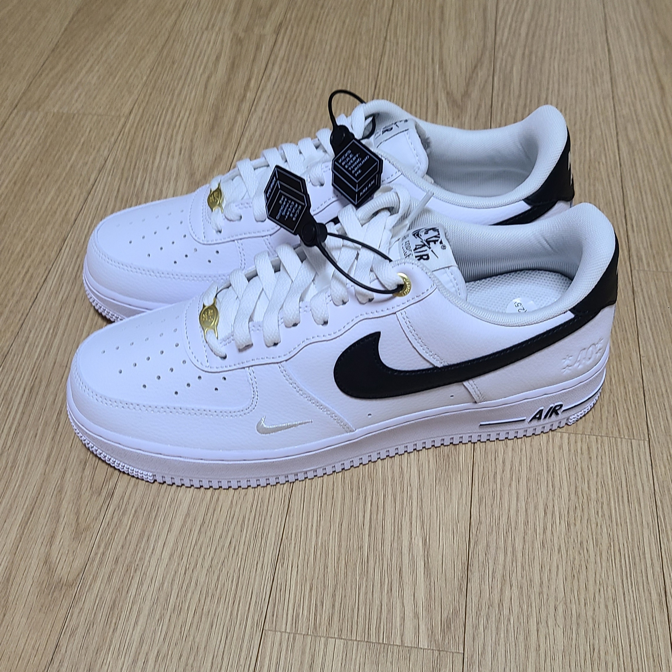 Nike Air Force 1 '07 LV8 40th Anniversary Join Forces White Black 착용 스타일