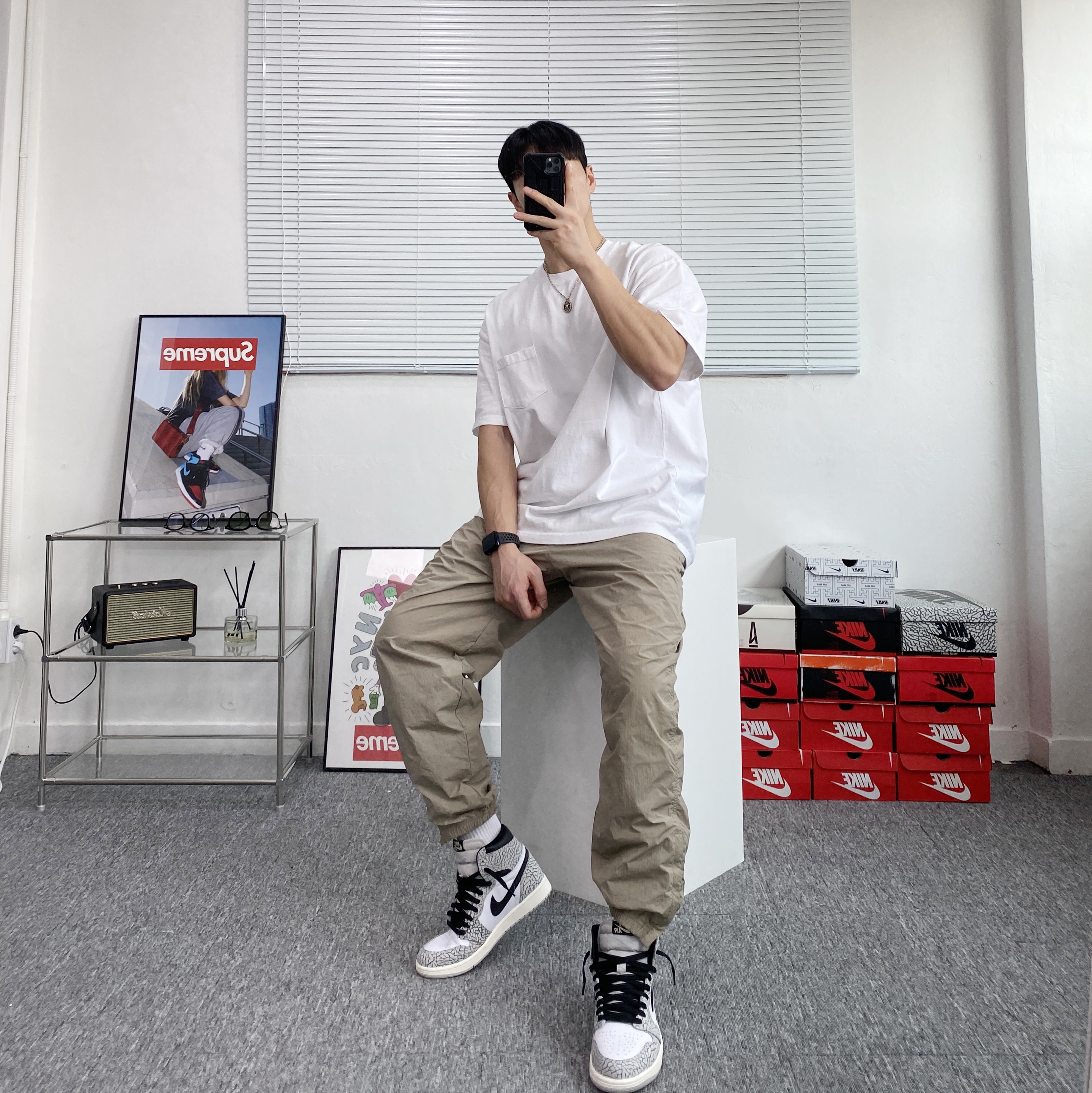 Jordan 1 Retro High OG White Cement, Nike M NRG Track Pants Khaki 착용 스타일 - 1