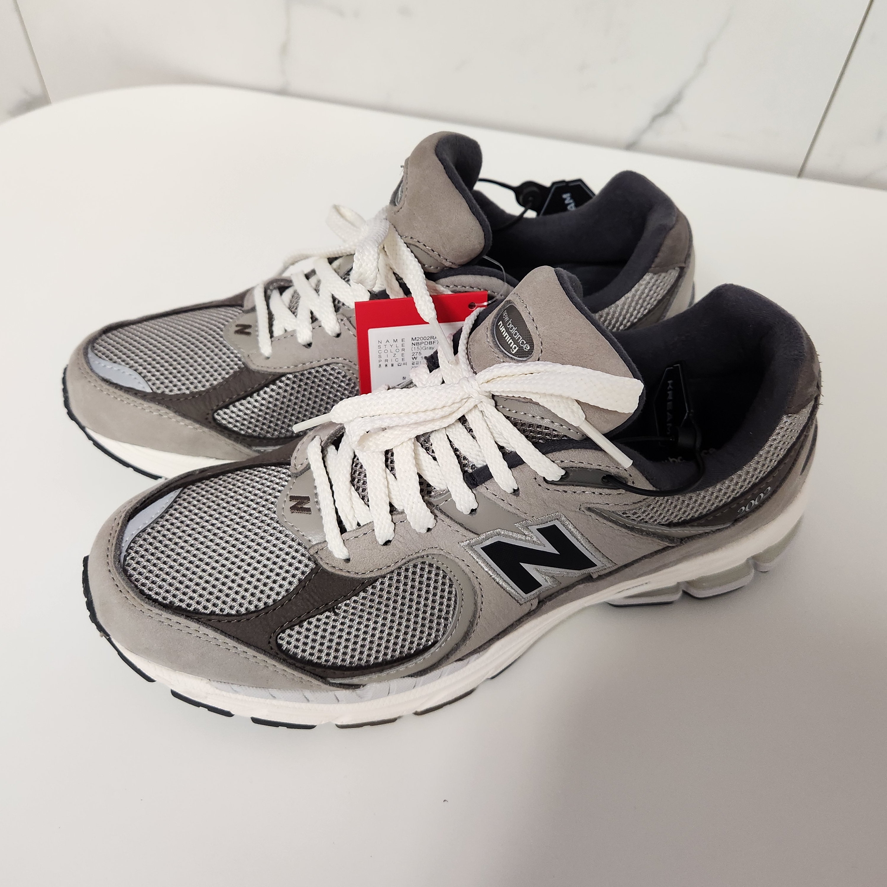 New Balance 2002 Warm Alpaca 착용 스타일 - 2