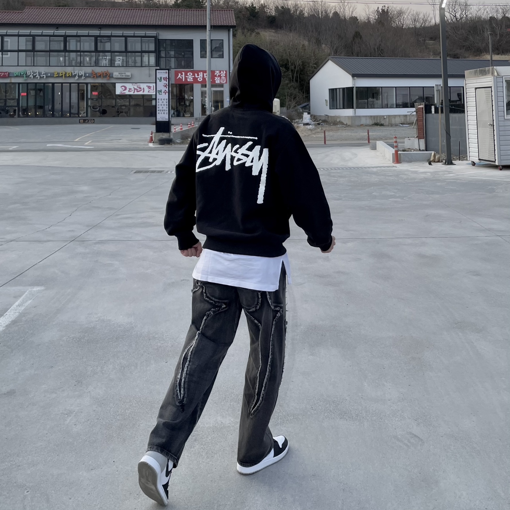 Jordan 1 Retro High OG Bleached Coral, Stussy Big Stock Hoodie Black 착용 스타일 - 1