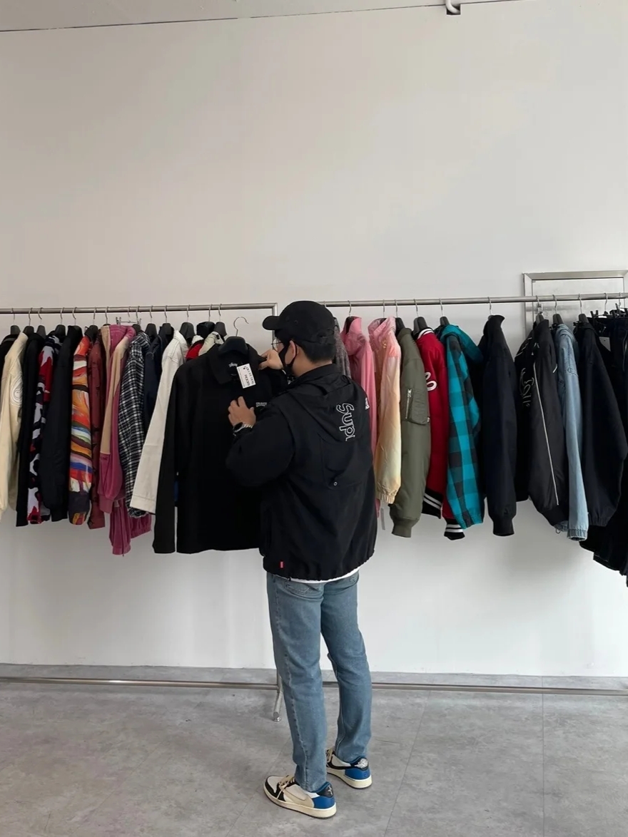 Jordan 1 x Travis Scott x Fragment Retro Low OG SP Military Blue, Supreme x The North Face Trekking Convertible Jacket Black - 22SS 착용 스타일 - 1