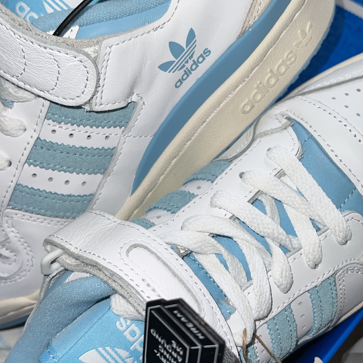 Adidas Forum 84 Low Clear Blue 착용 스타일 - 1