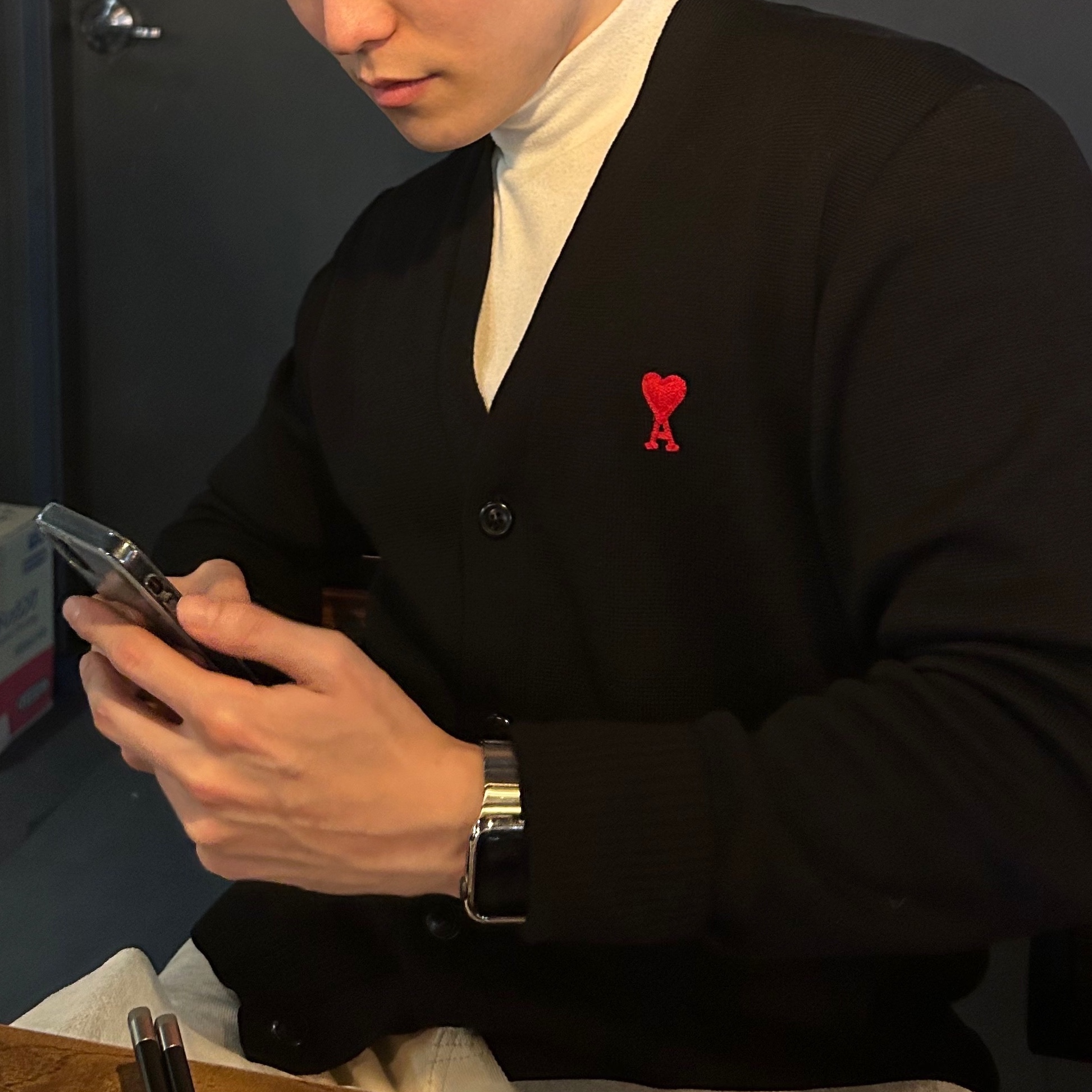 AMI de Coeur Wool Cardigan Black 착용 스타일