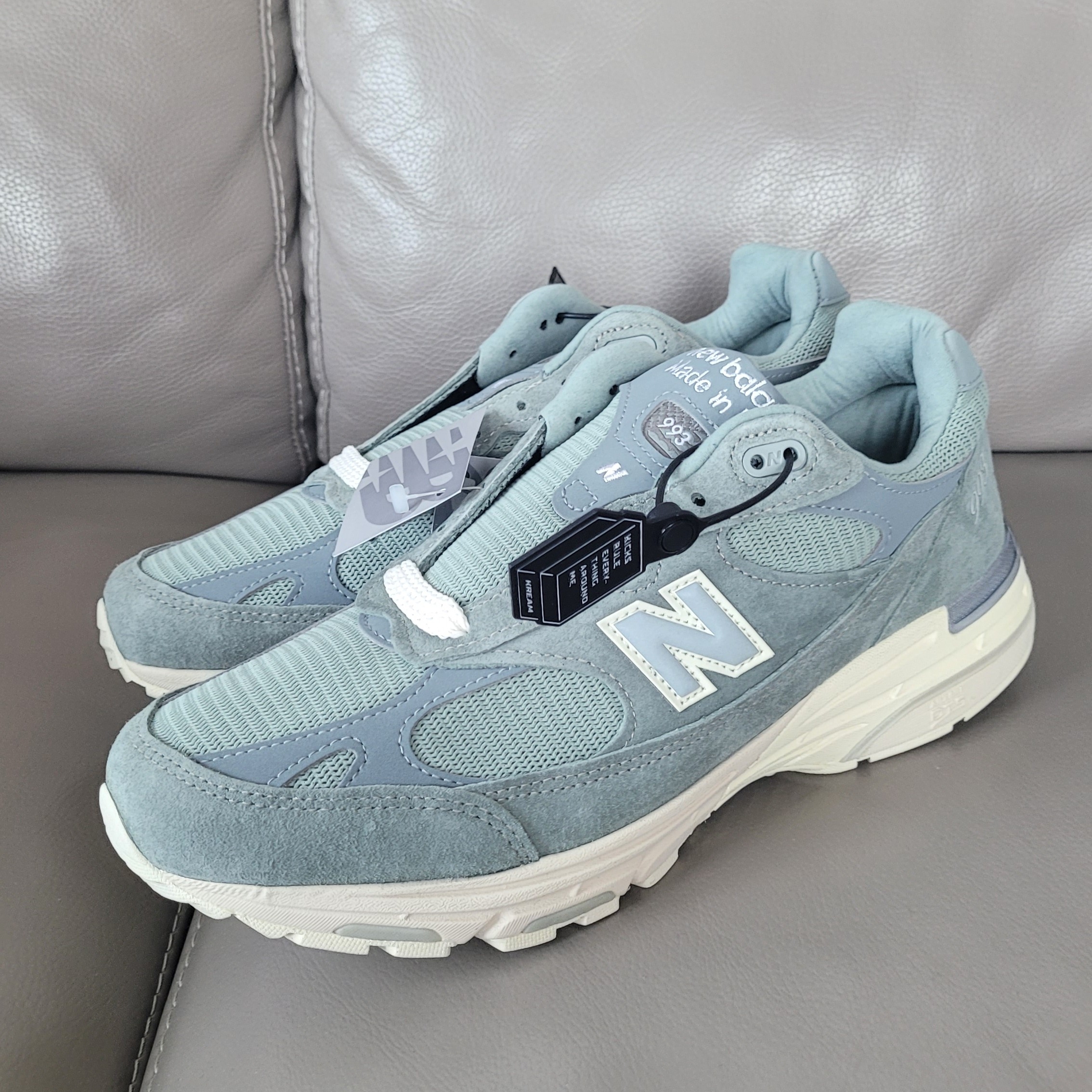 New Balance x Kith 993 Made in USA Slate Grey 착용 스타일 - 2