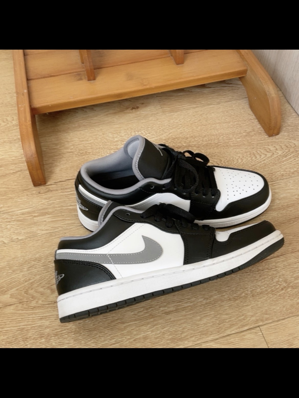 Jordan 1 Low Black Particle Grey 착용 스타일 - 1