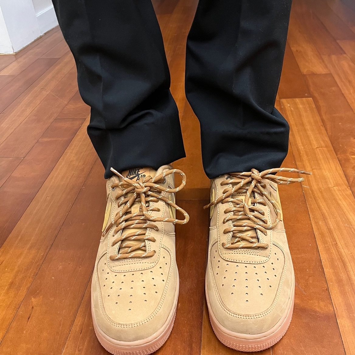 Nike Air Force 1 '07 WB Flax 착용 스타일 - 2