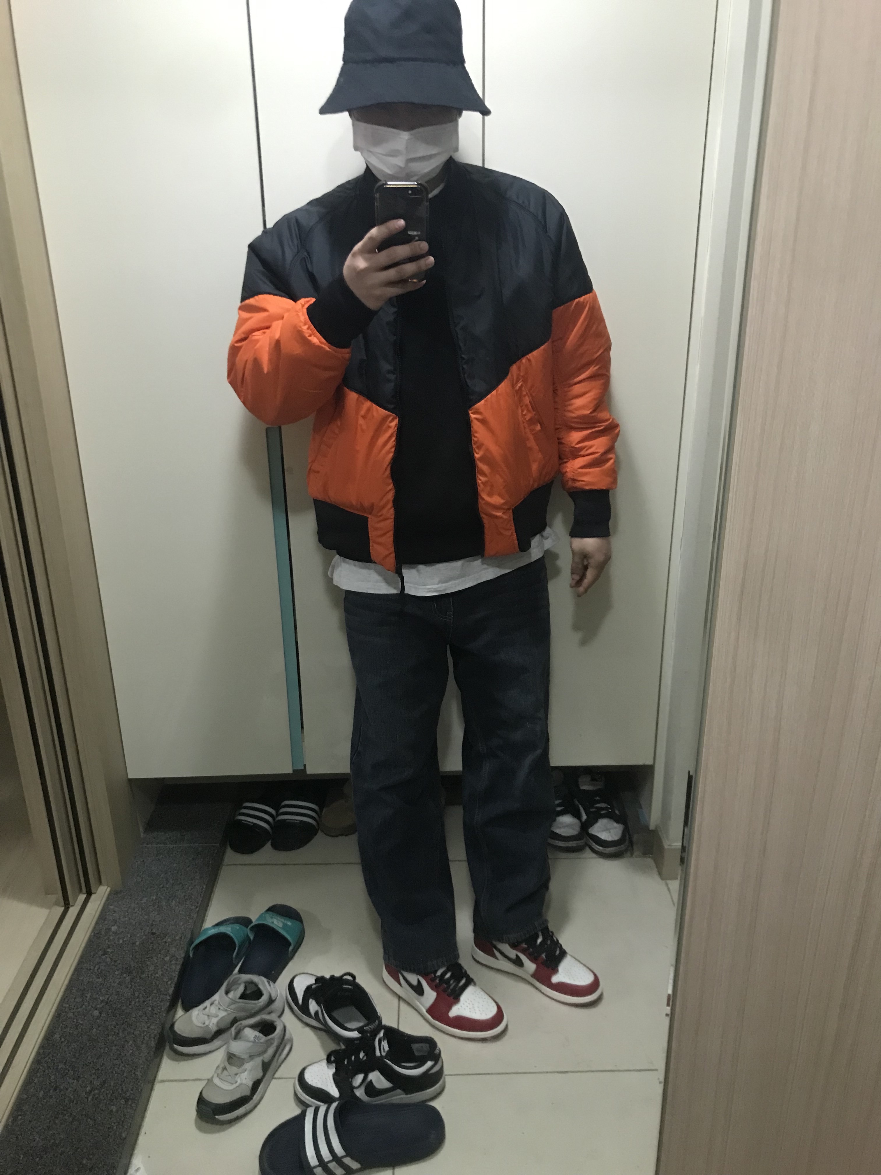 Jordan 1 Retro High OG Chicago 2022, Supreme Small Box Speckle Sweater Black - 22FW 착용 스타일