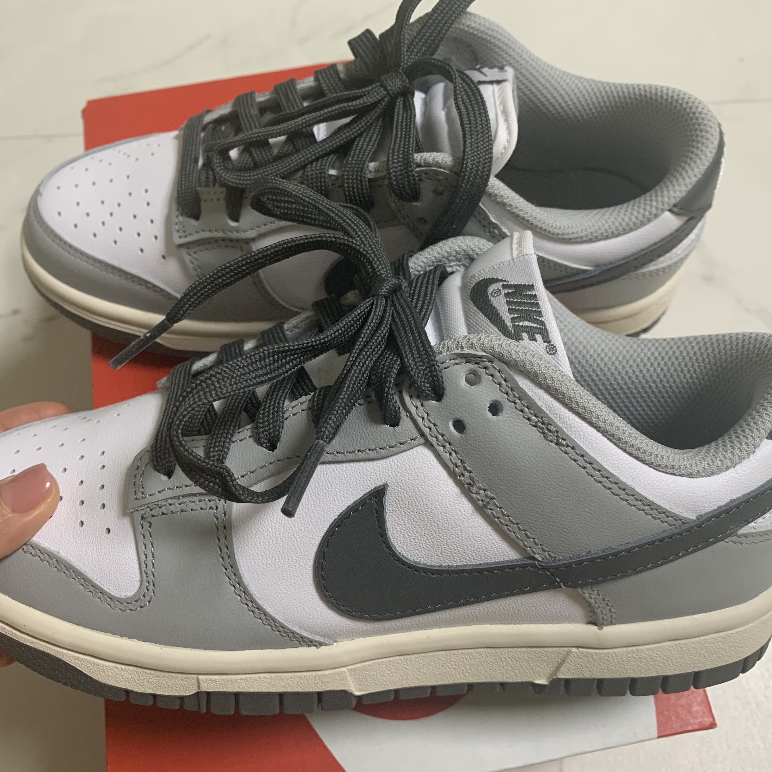 (W) Nike Dunk Low Light Smoke Grey 착용 스타일 - 3