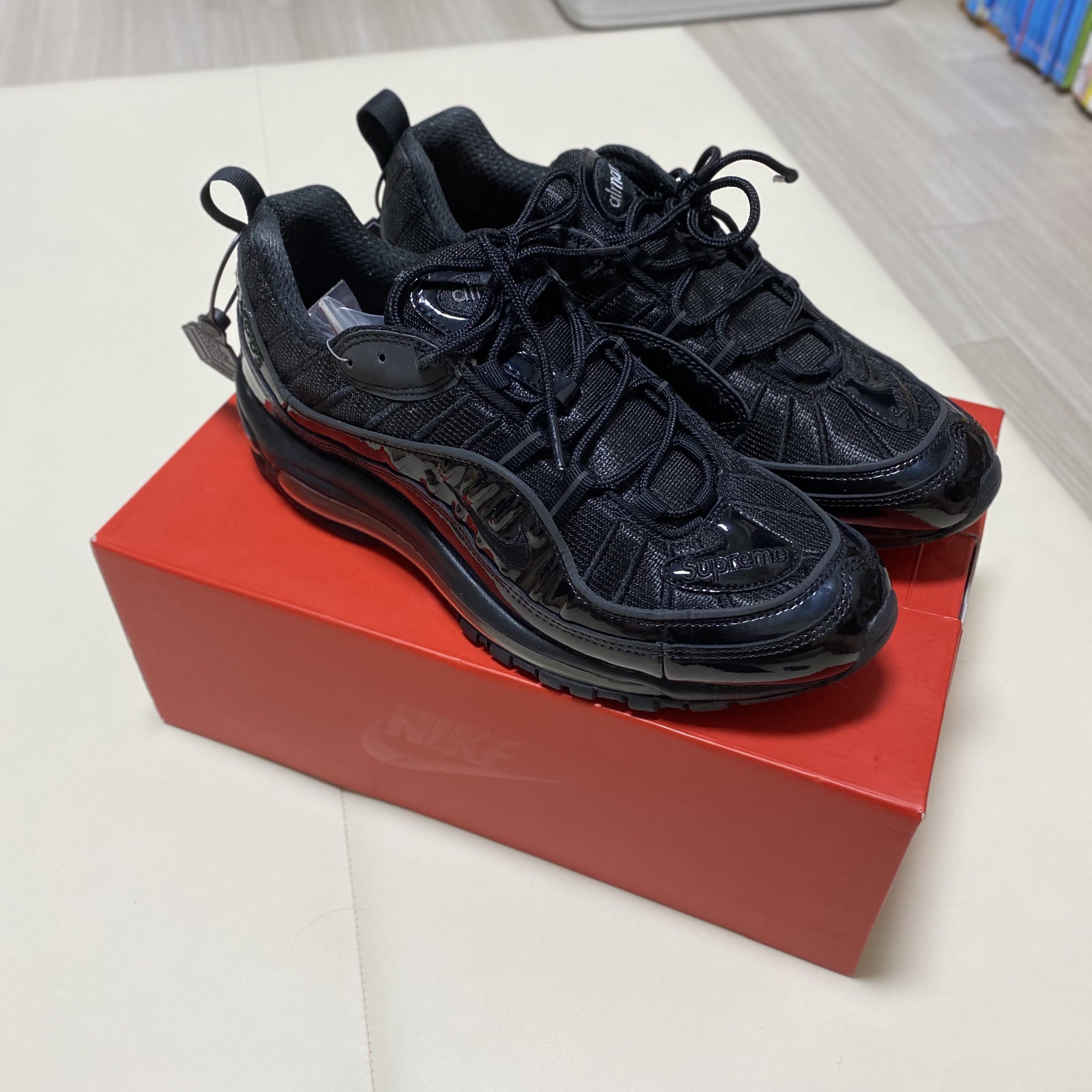 Nike x Supreme Air Max 98 Black 착용 스타일