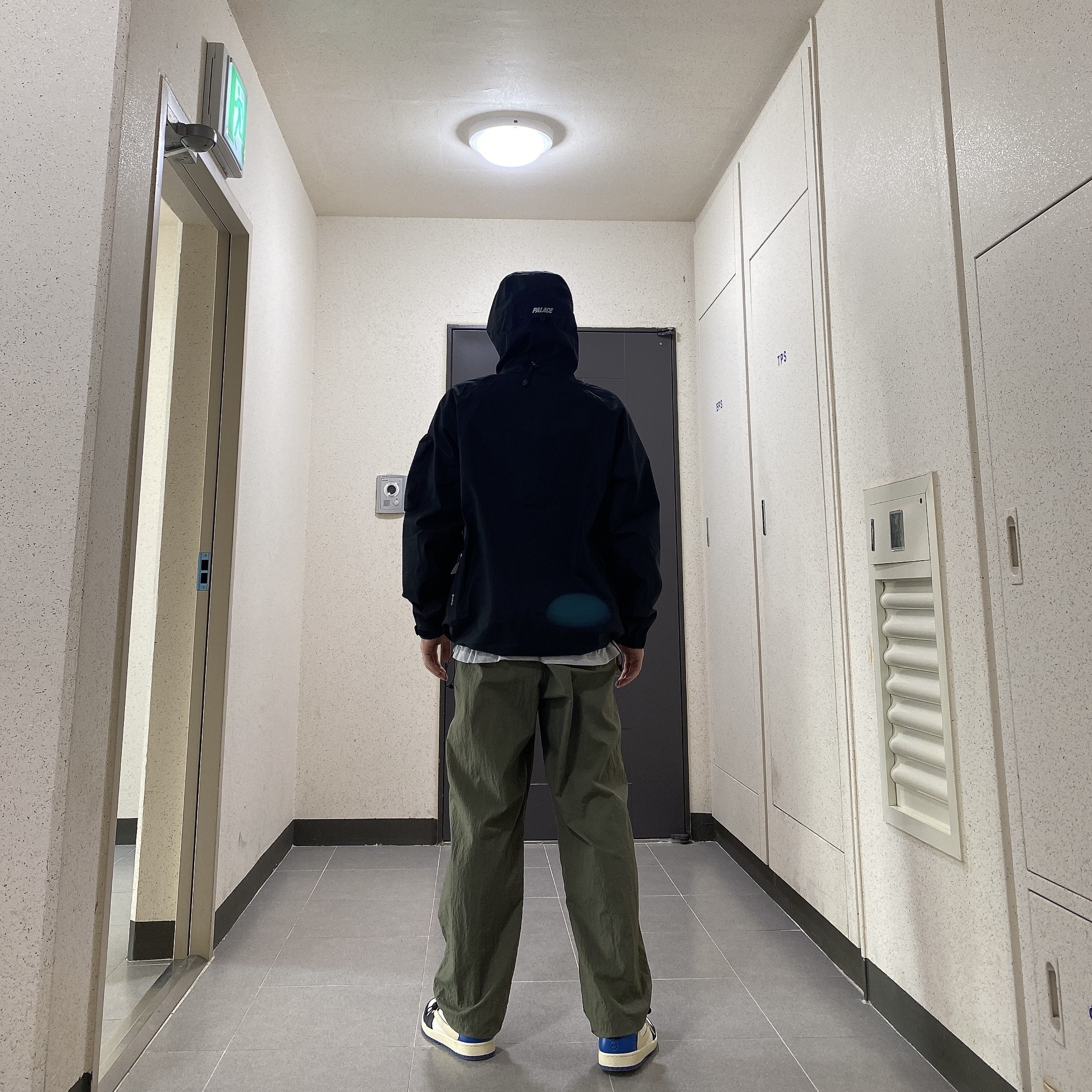 Palace Gore-Tex Cargo Jacket Black - 23SS, Supreme Gore-Tex Camp Cap Black - 22FW 착용 스타일 - 3