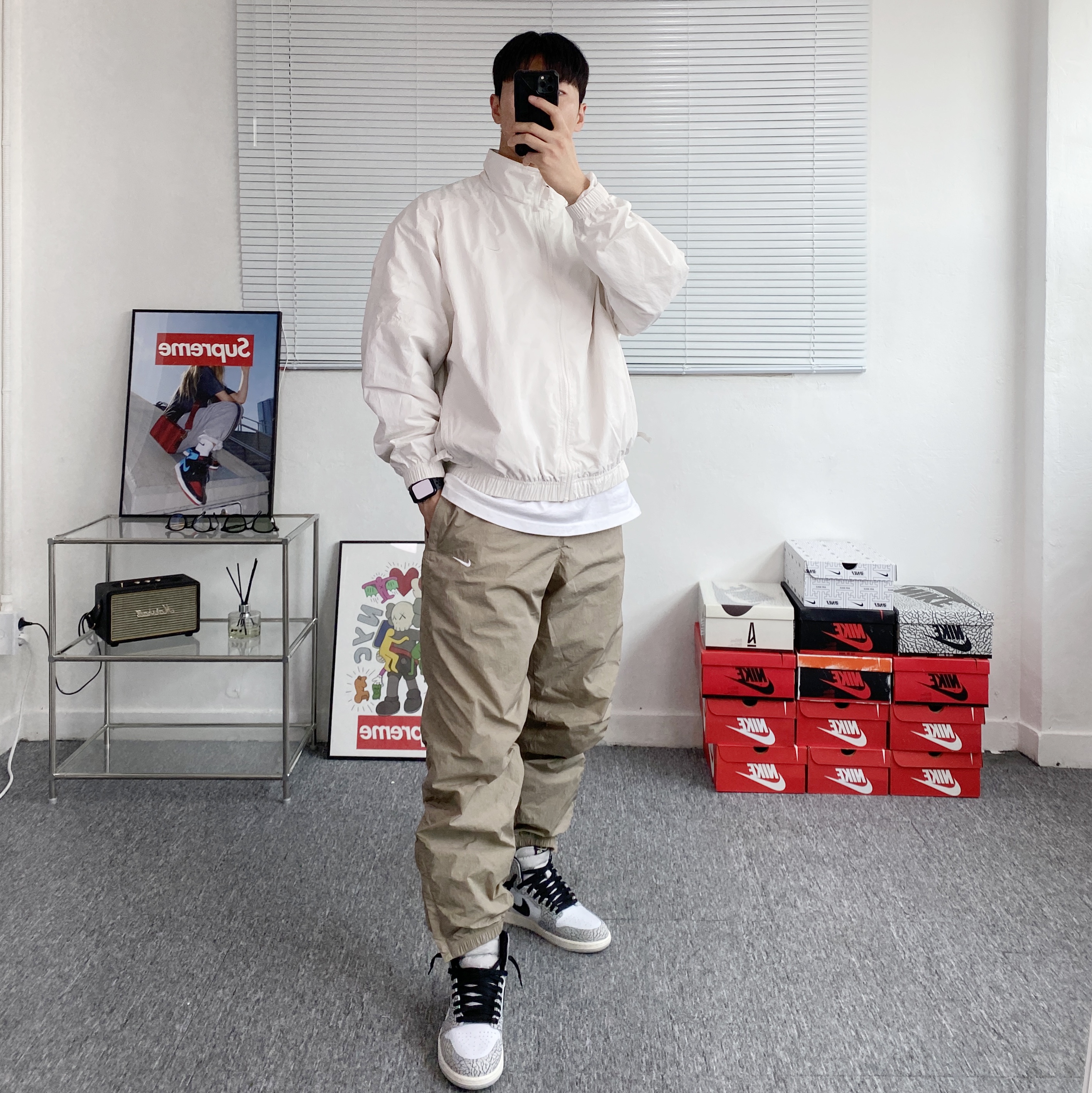 Jordan 1 Retro High OG White Cement, Nike M NRG Track Pants Khaki 착용 스타일 - 4