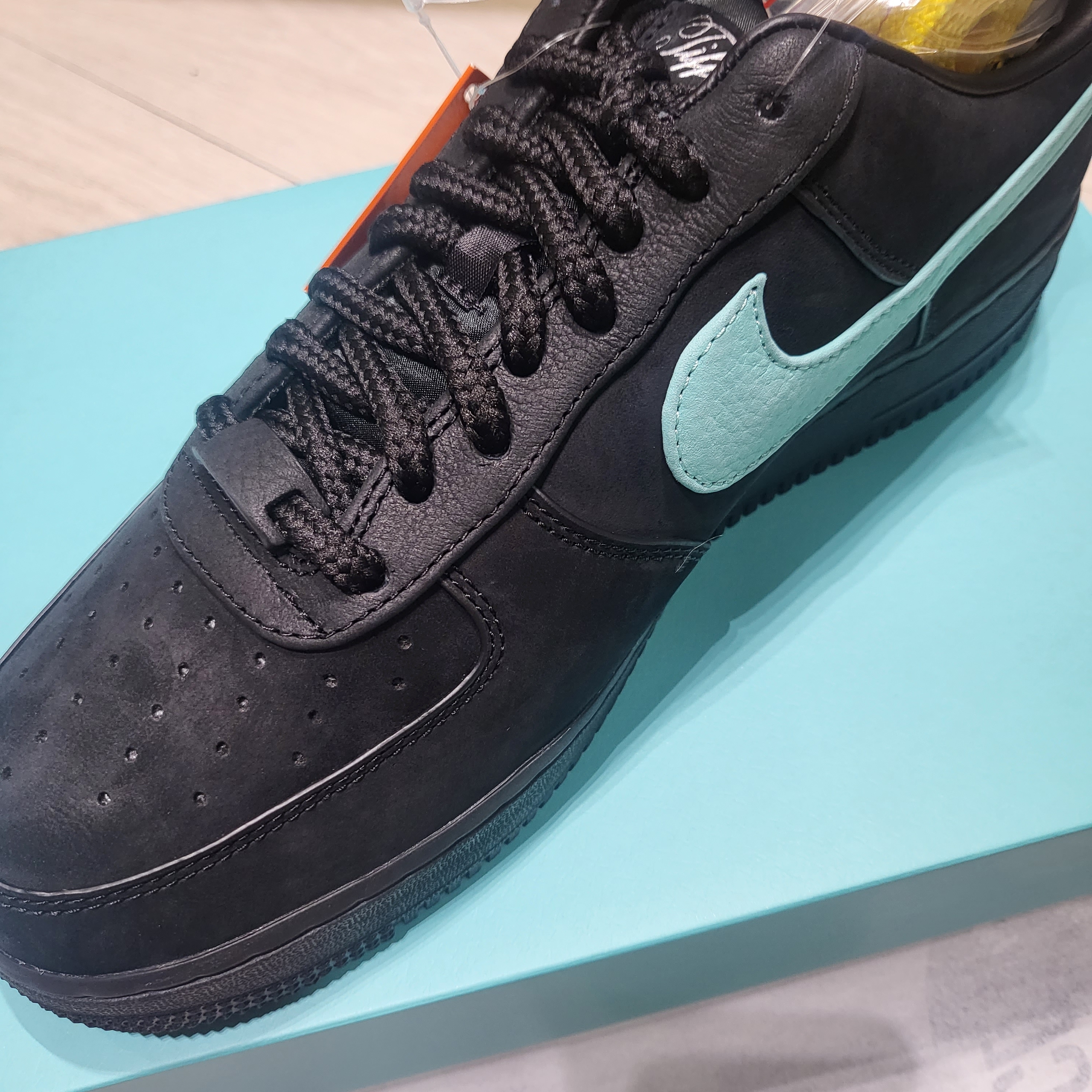 Nike x Tiffany & Co. Air Force 1 Low SP 1837 착용 스타일 - 4