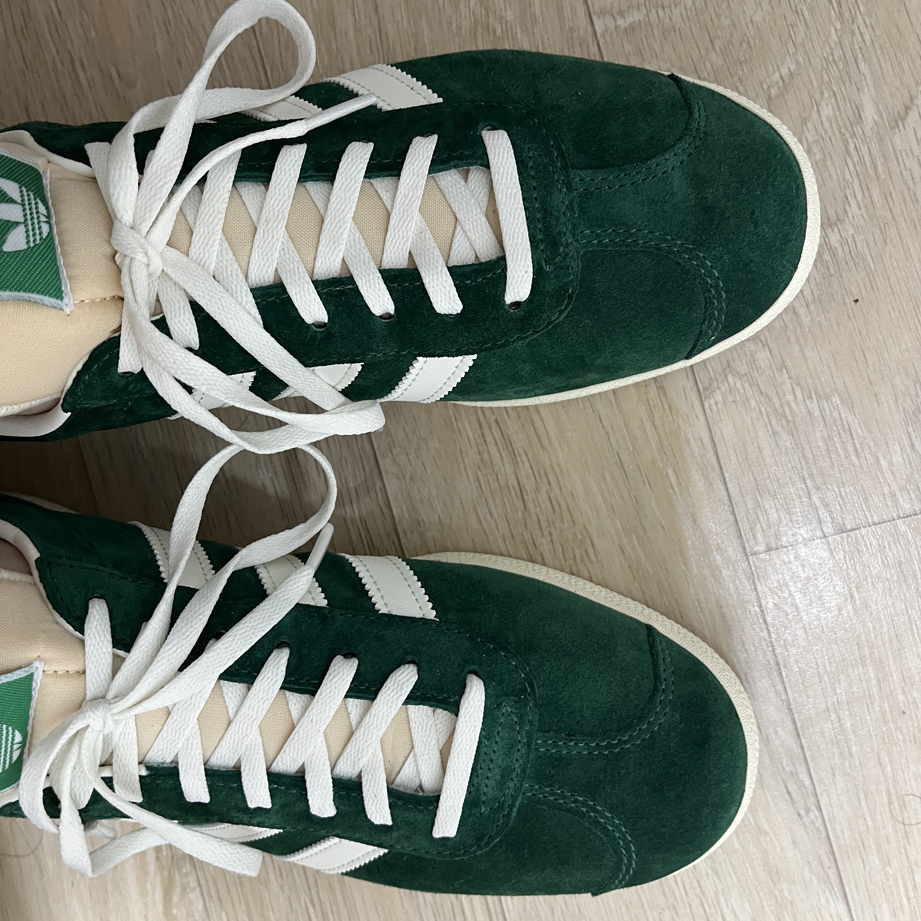 Adidas Gazelle Dark Green Cream White 착용 스타일