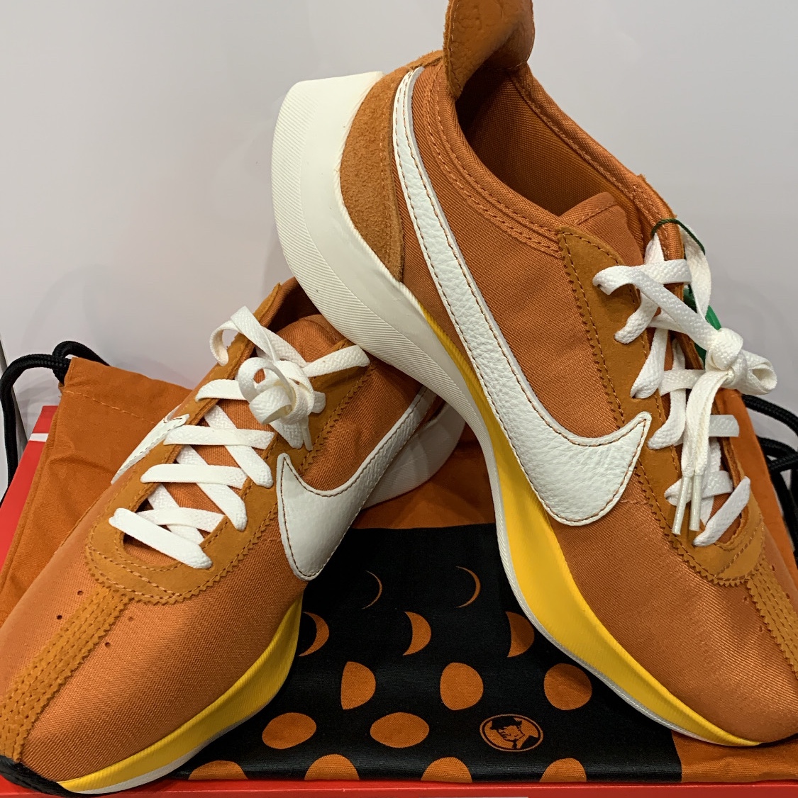 Nike Moon Racer Monarch 착용 스타일