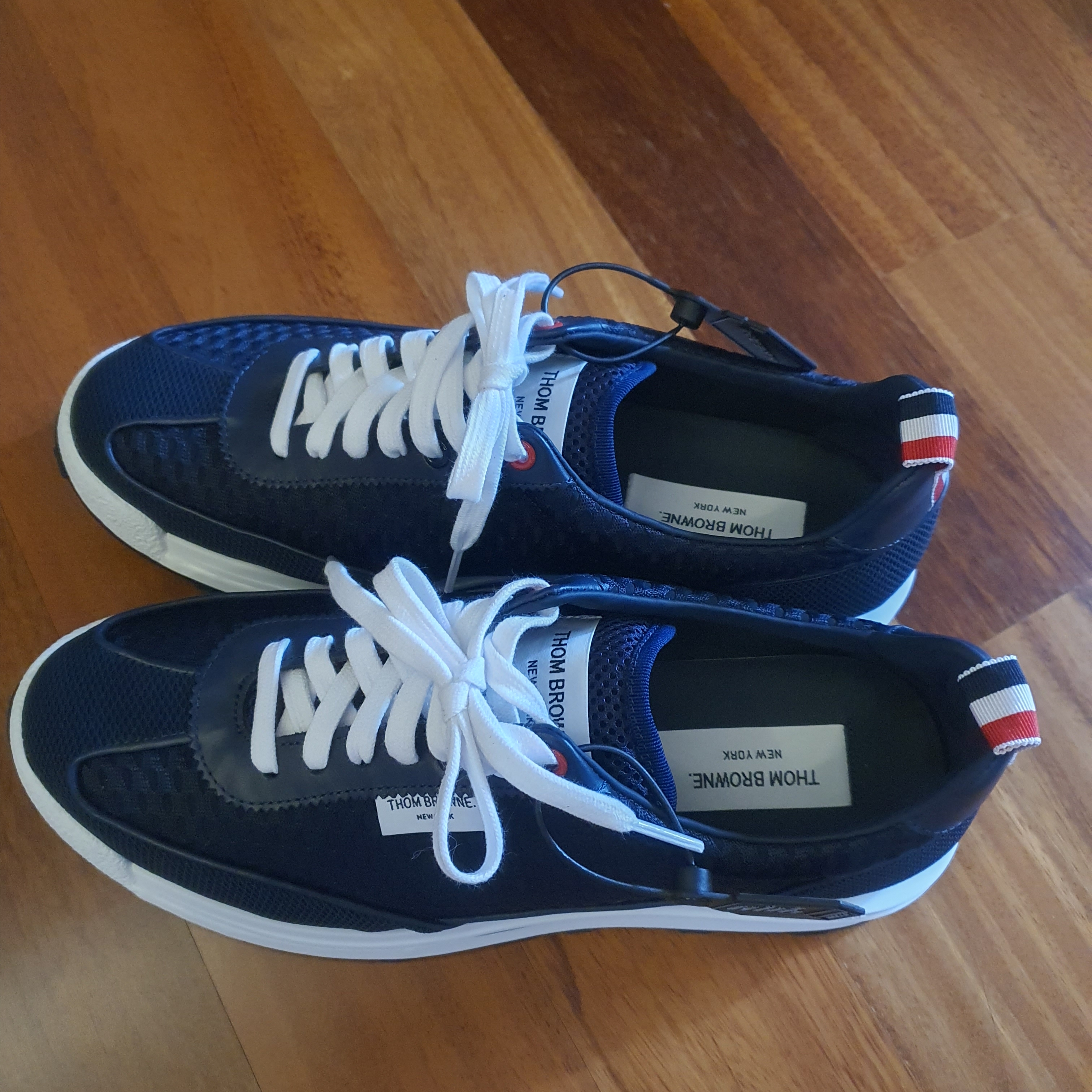Thom Browne Heavy Athletic Mesh Tech Runner Navy 착용 스타일