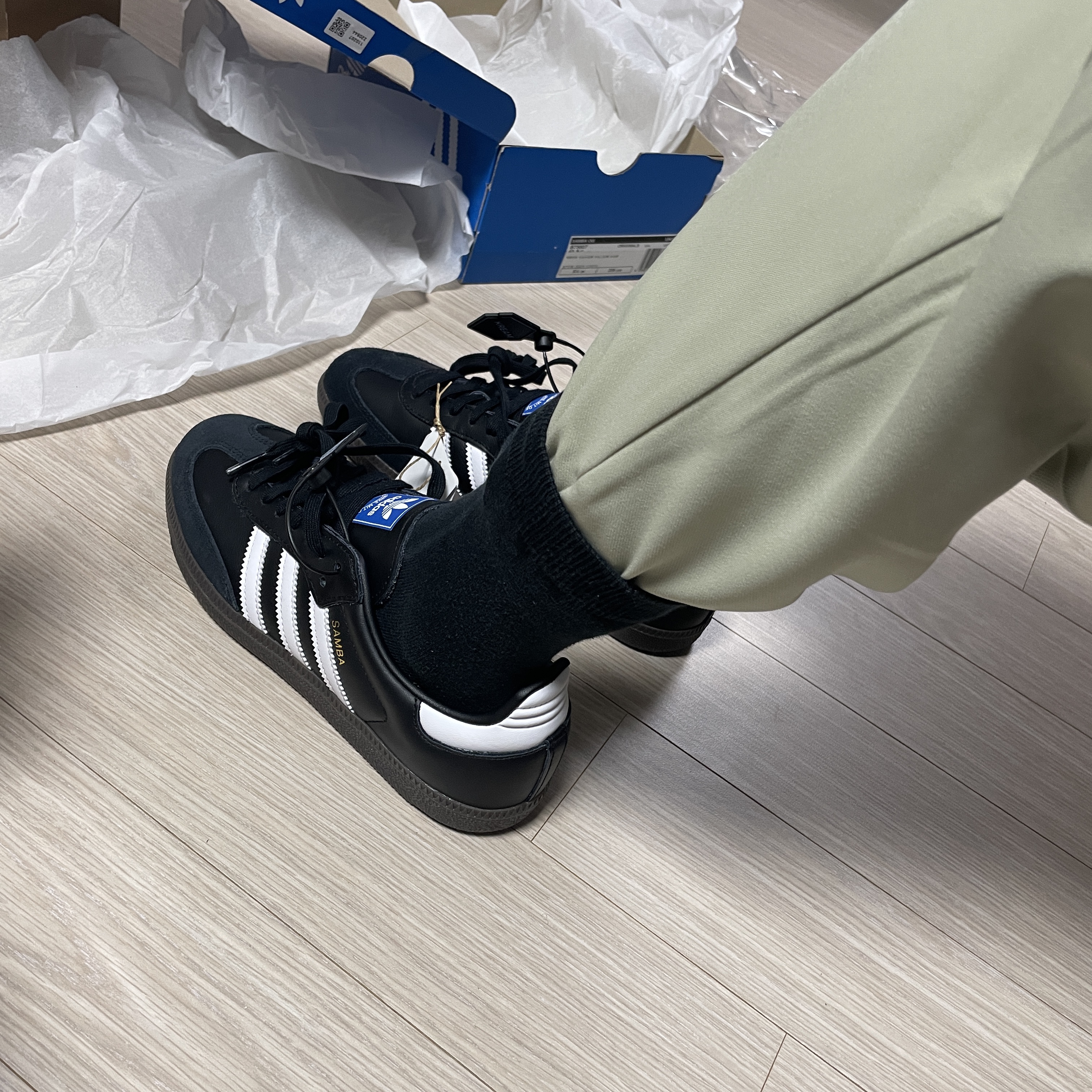 Adidas Samba OG Black White Gum 착용 스타일