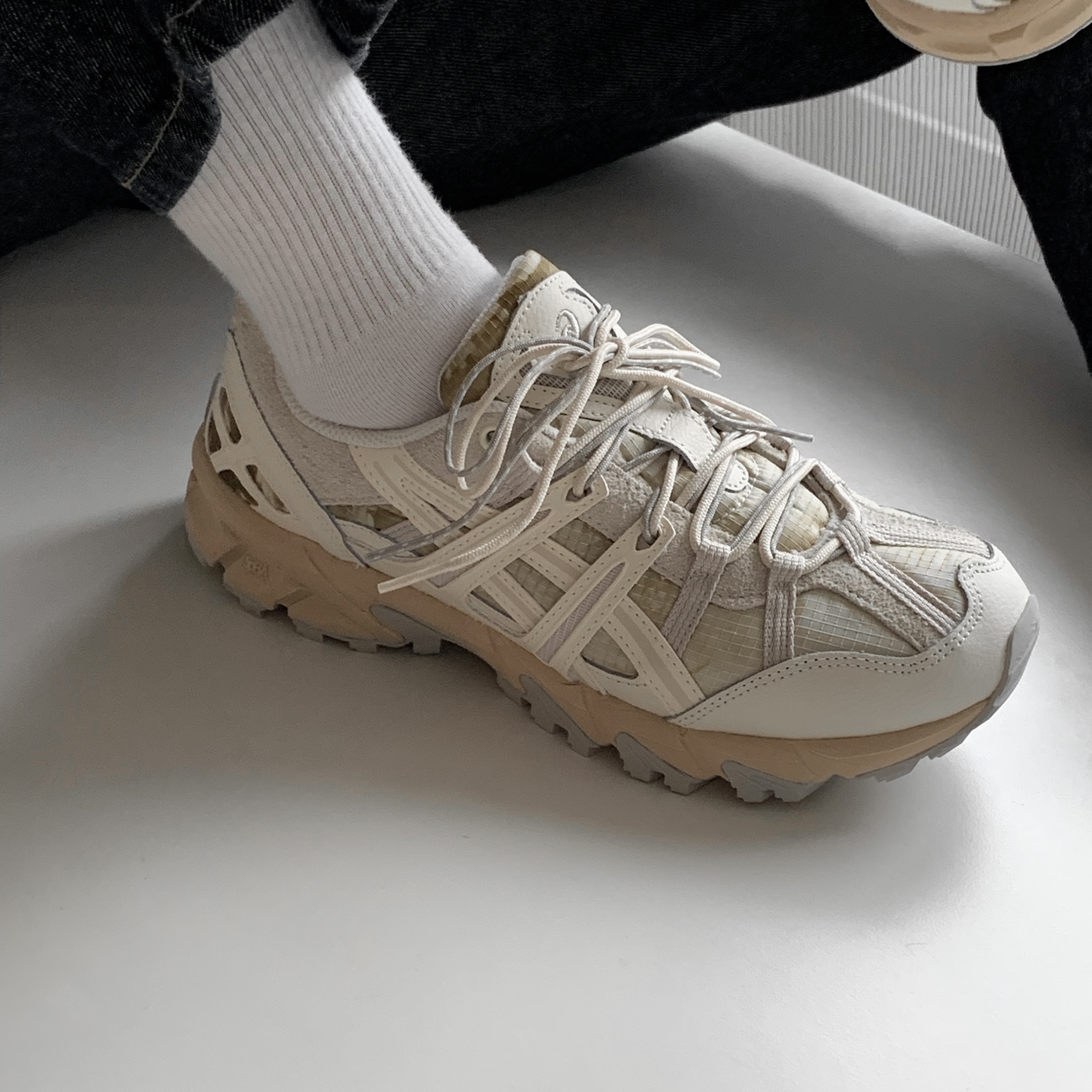 Asics Gel-Sonoma 15-50 Cream Oatmeal 착용 스타일
