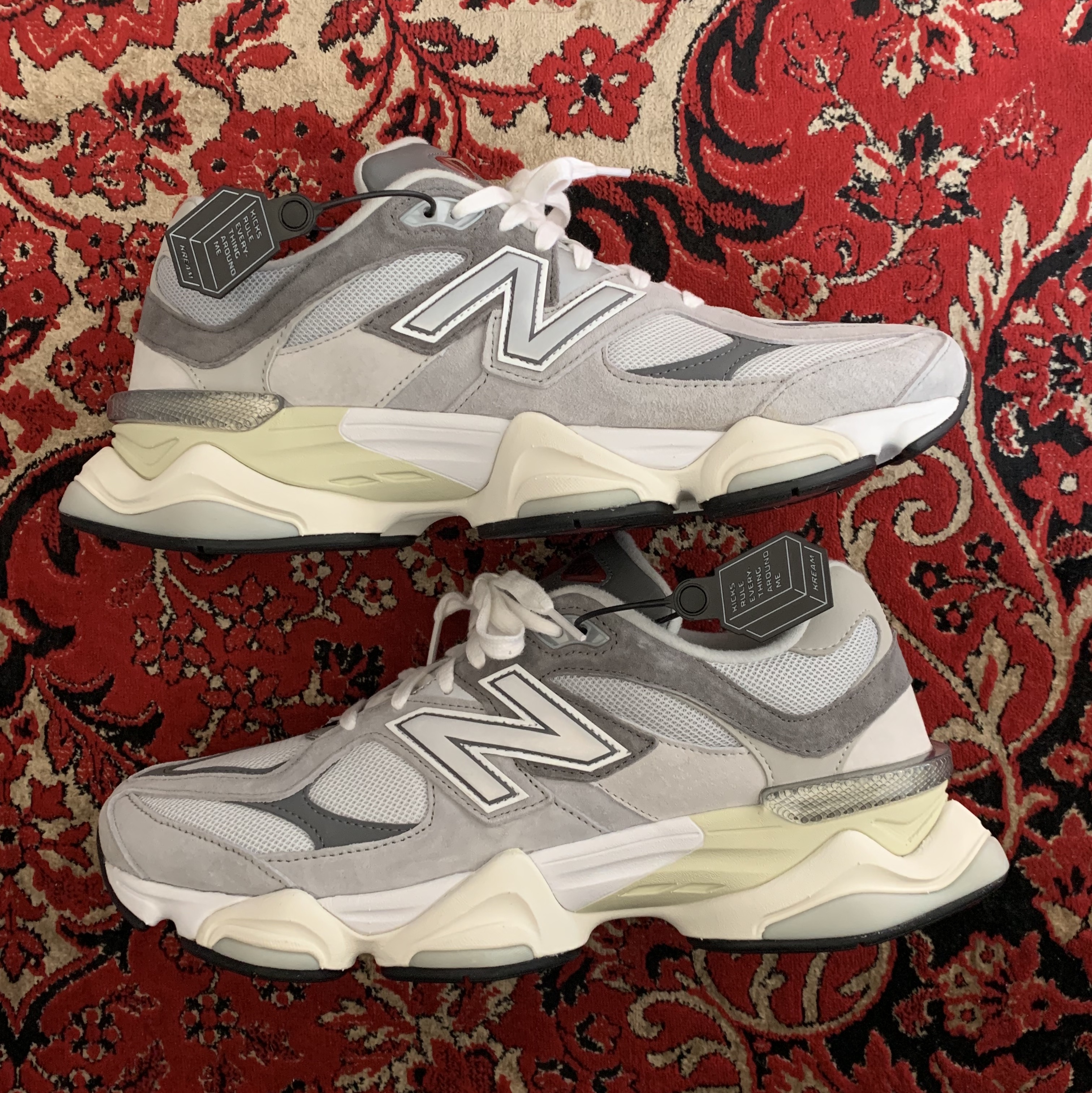 New Balance 9060 Rain Cloud Castlerock 착용 스타일 - 1