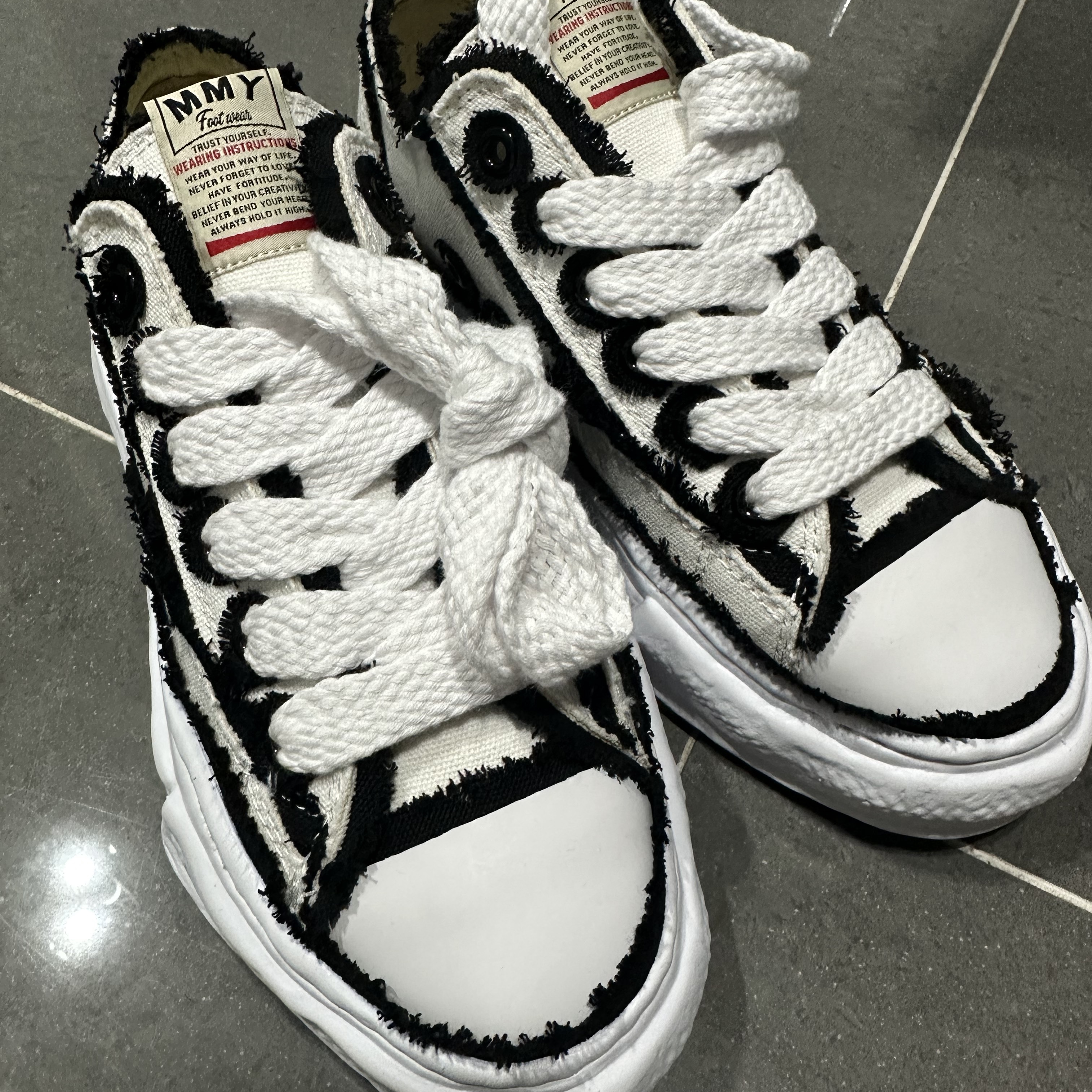 Maison Mihara Yasuhiro Peterson OG Sole OH Canvas Low-top Sneakers White 착용 스타일 - 1
