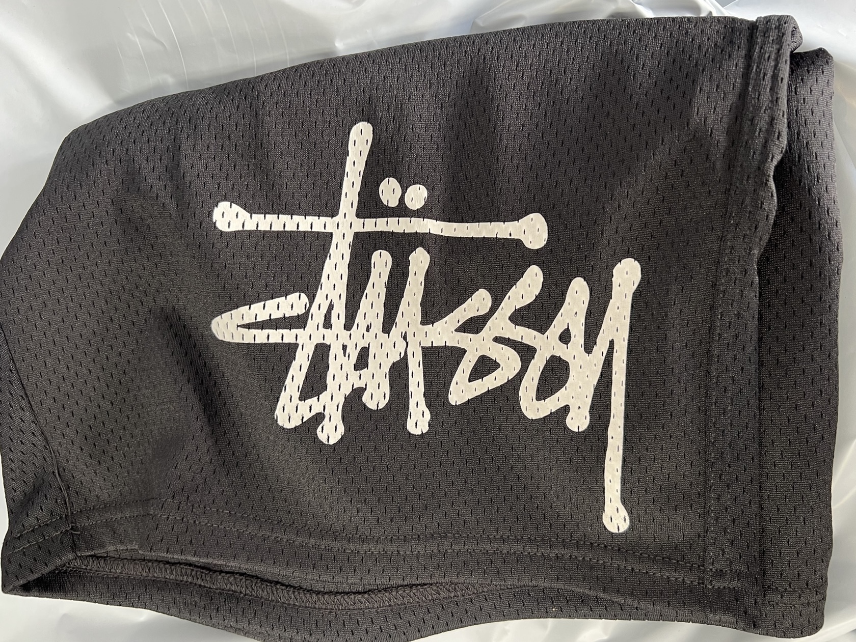 Stussy Big Basic Mesh Shorts Black White 착용 스타일 - 2