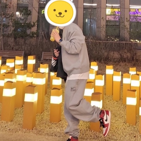 Nike x Stussy NRG Fleece Pants Dark Grey Heather (DO9340-063), Jordan 1 Retro High OG Chicago 2022 착용 스타일