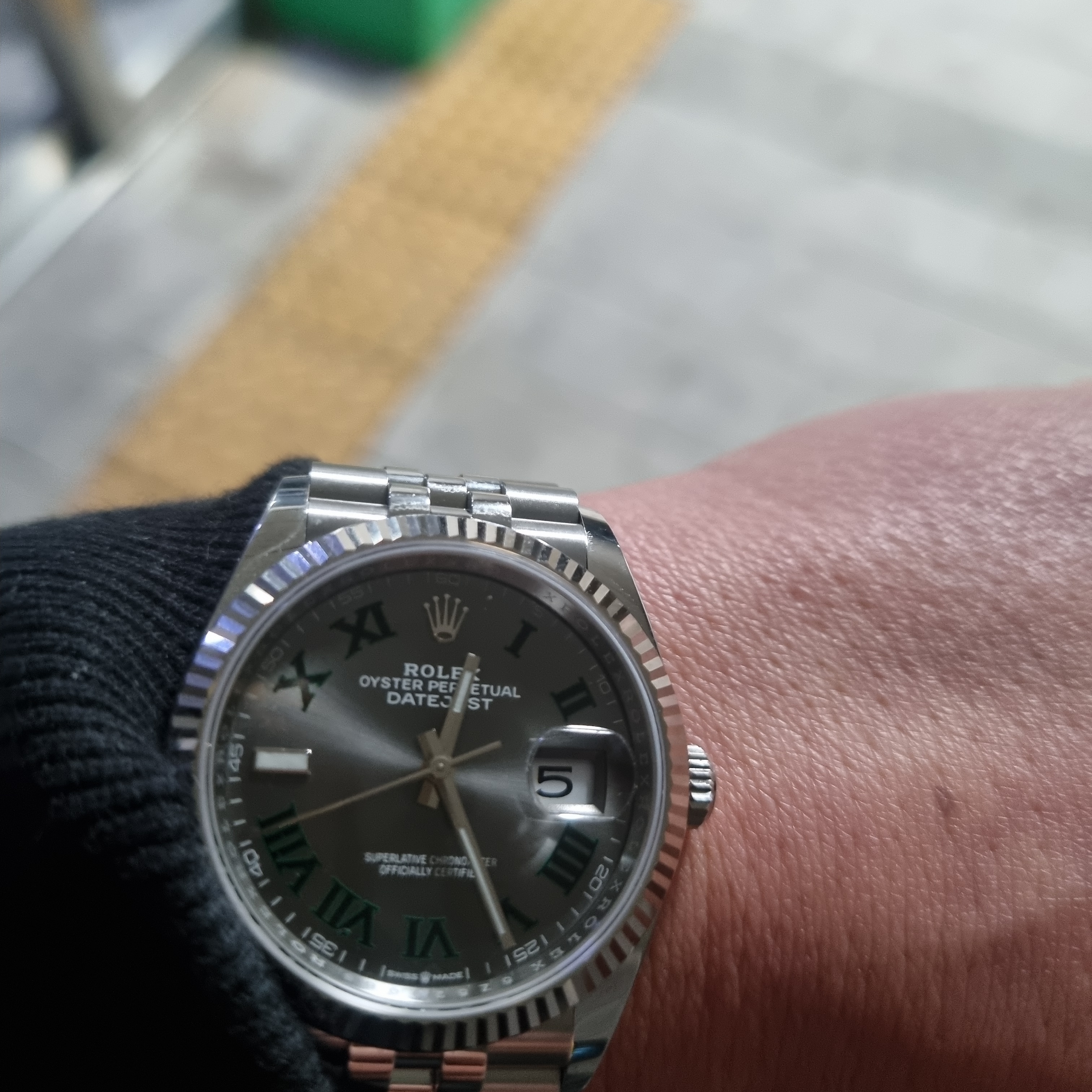 Rolex Datejust 36mm 126234 Slate Roman Jubilee 착용 스타일