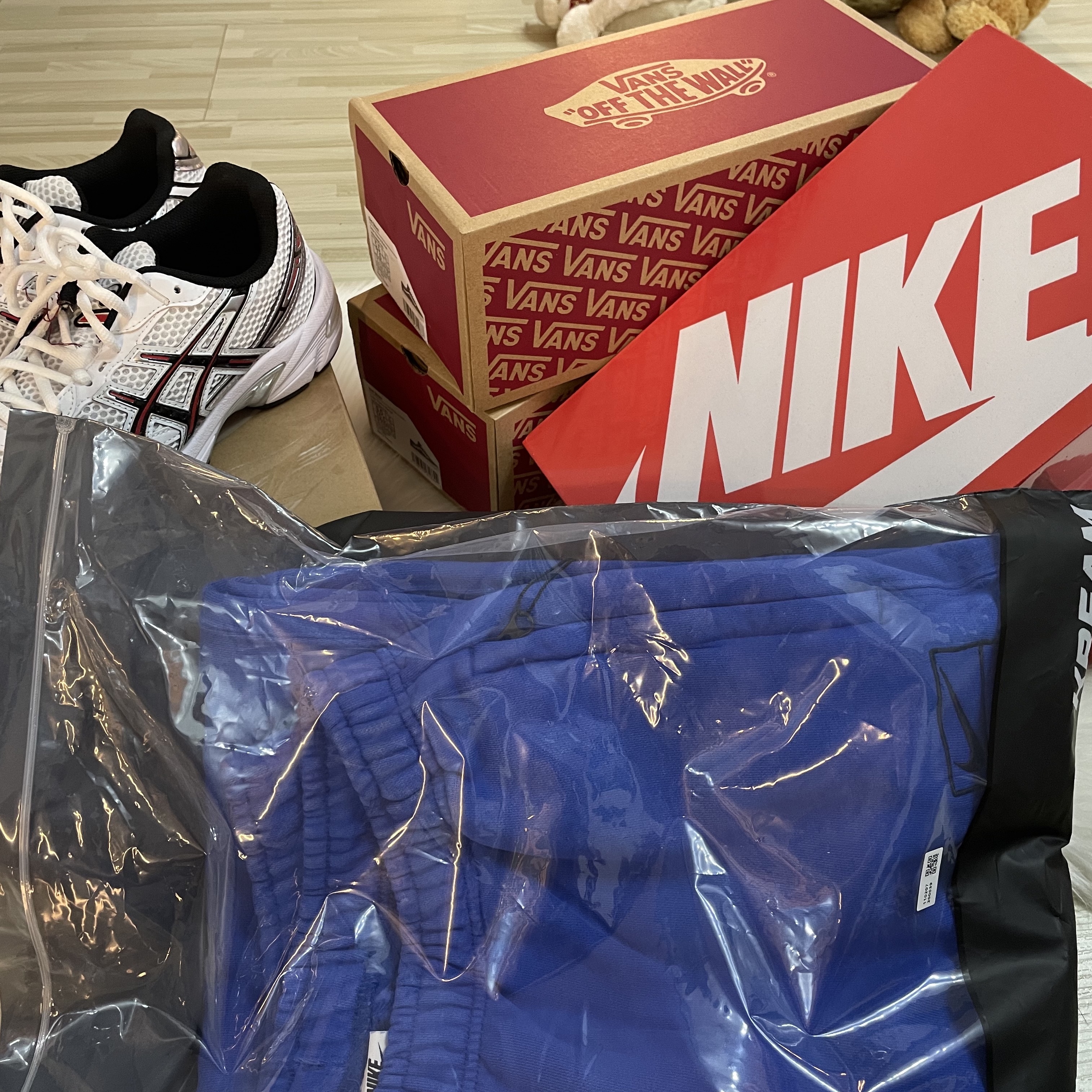 (W) Asics Gel-Kayano 14 White Midnight, Nike x Stussy NRG Acid Washed Fleece Pants Game Royal (DR4025-480) 착용 스타일