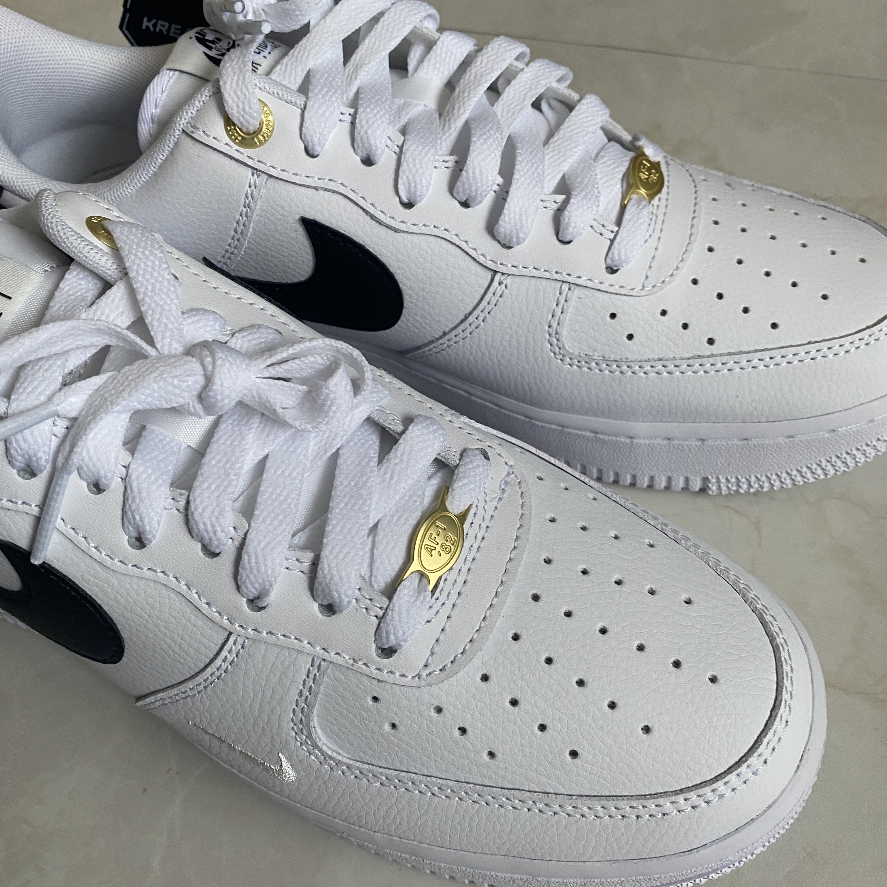 Nike Air Force 1 '07 LV8 40th Anniversary Join Forces White Black 착용 스타일