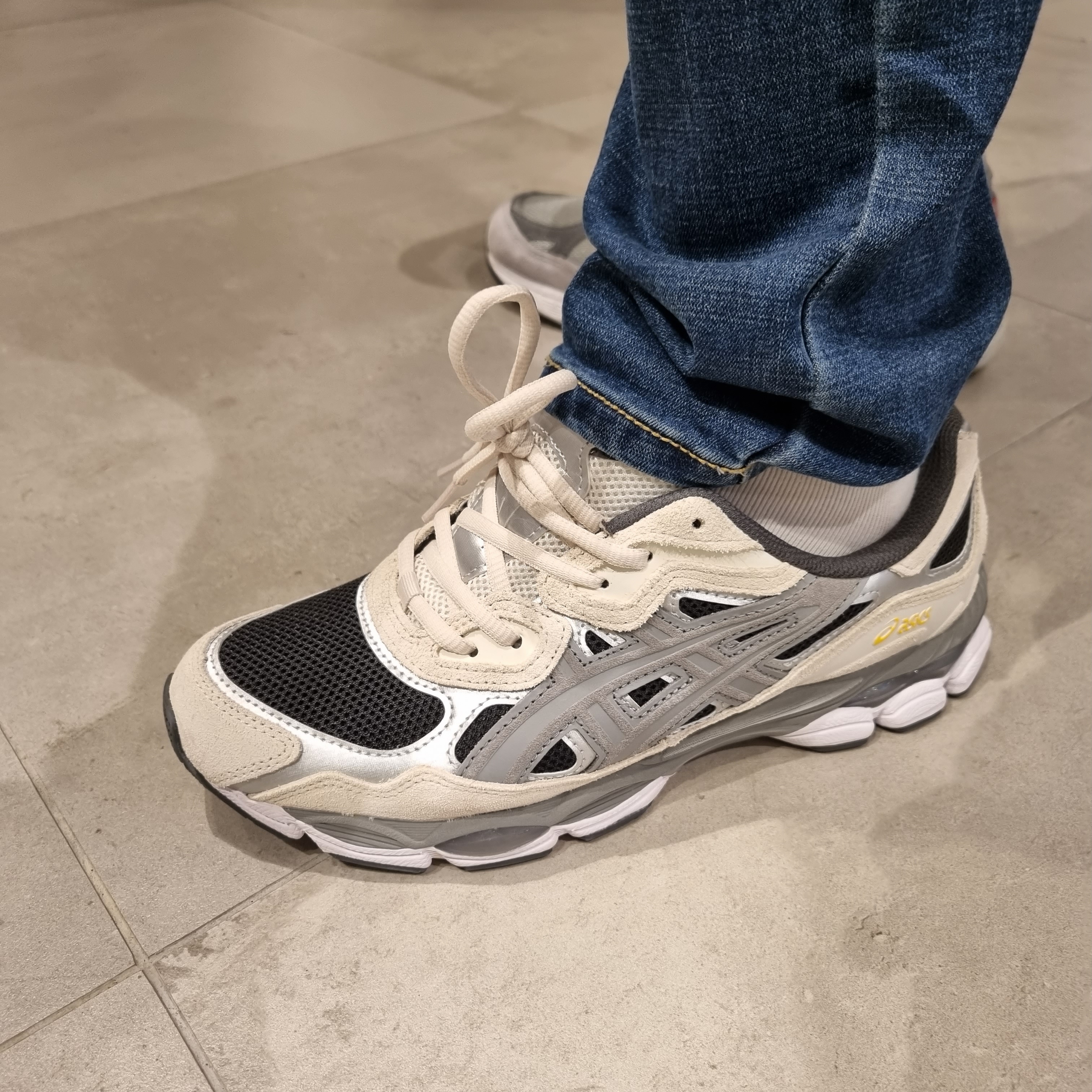 Asics Gel-NYC Black Clay Grey 착용 스타일