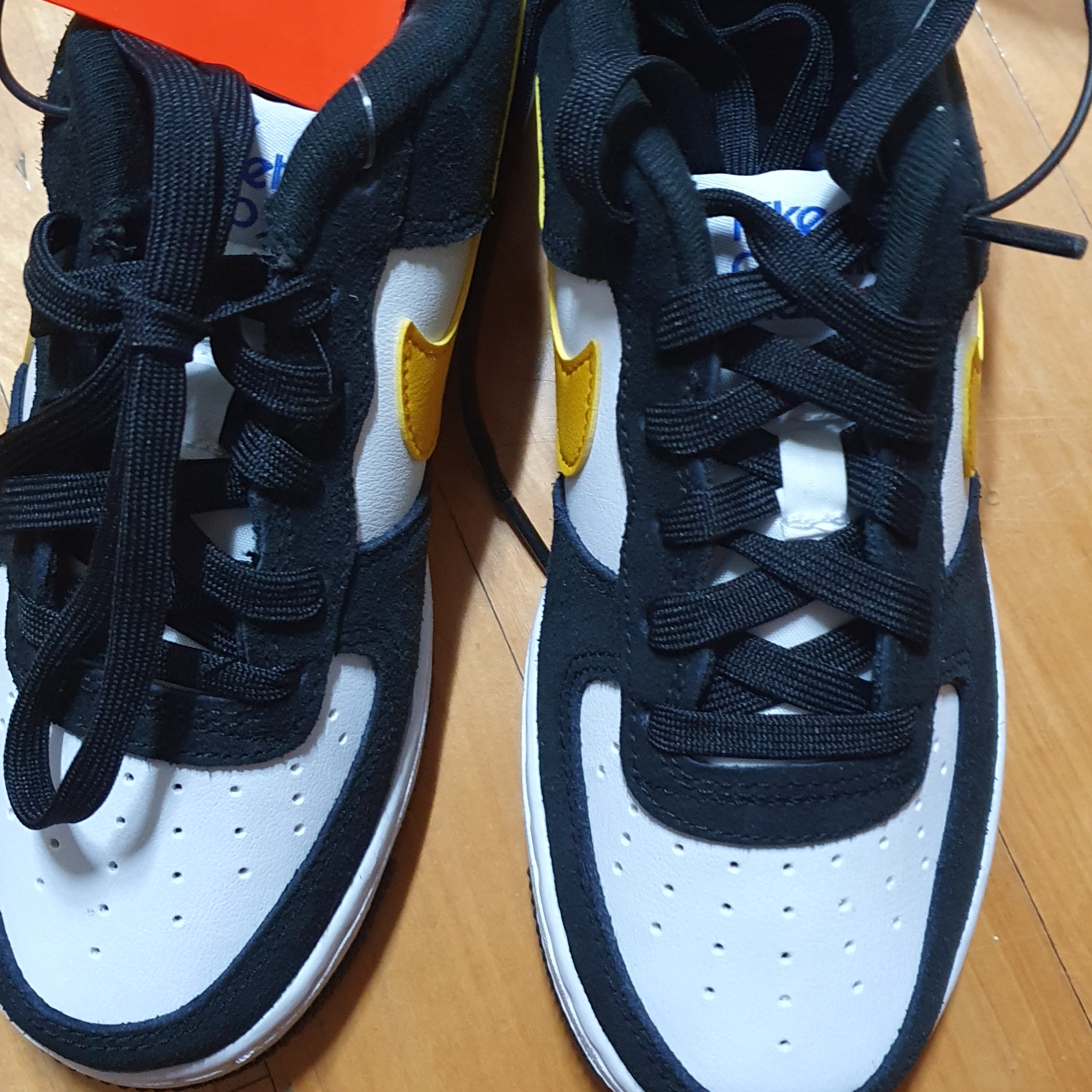 (GS) Nike Air Force 1 LV8 Athletic Club Black Dark Sulfur 착용 스타일